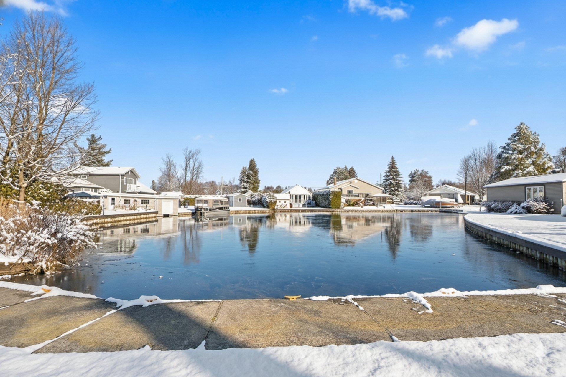 









414


72e Avenue

,
Saint-Zotique,




QC
J0P1Z0

