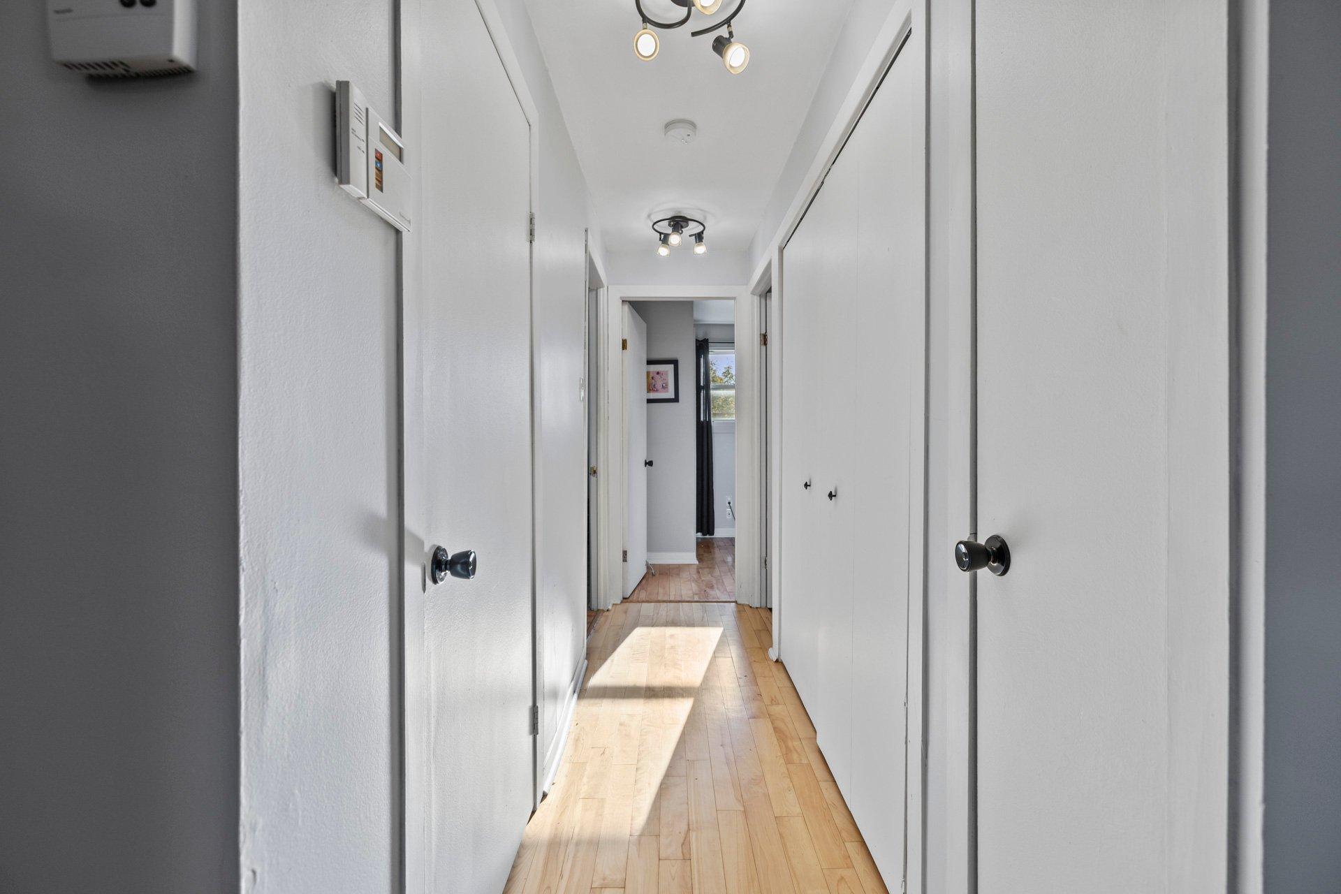 









414


72e Avenue

,
Saint-Zotique,




QC
J0P1Z0

