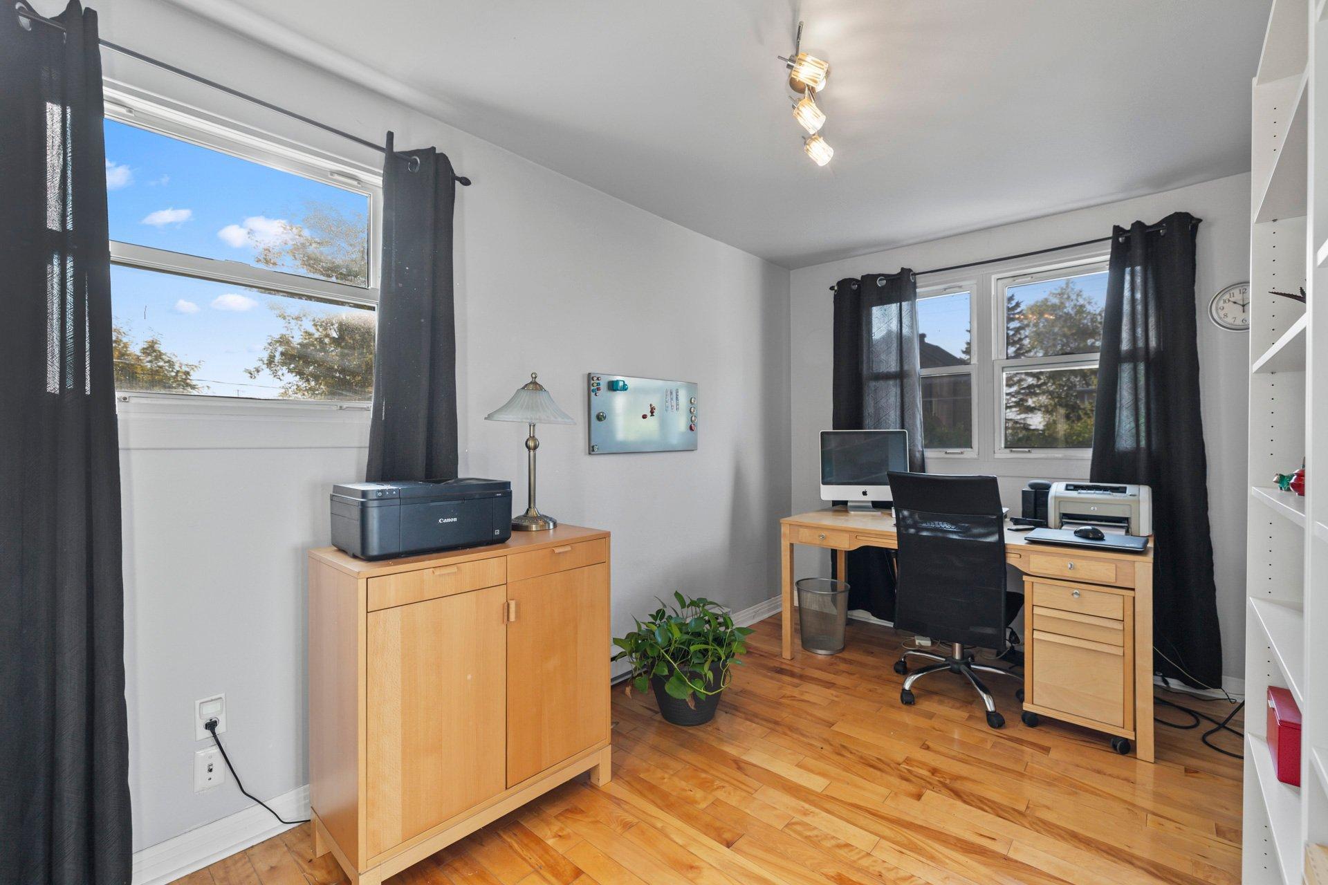 









414


72e Avenue

,
Saint-Zotique,




QC
J0P1Z0

