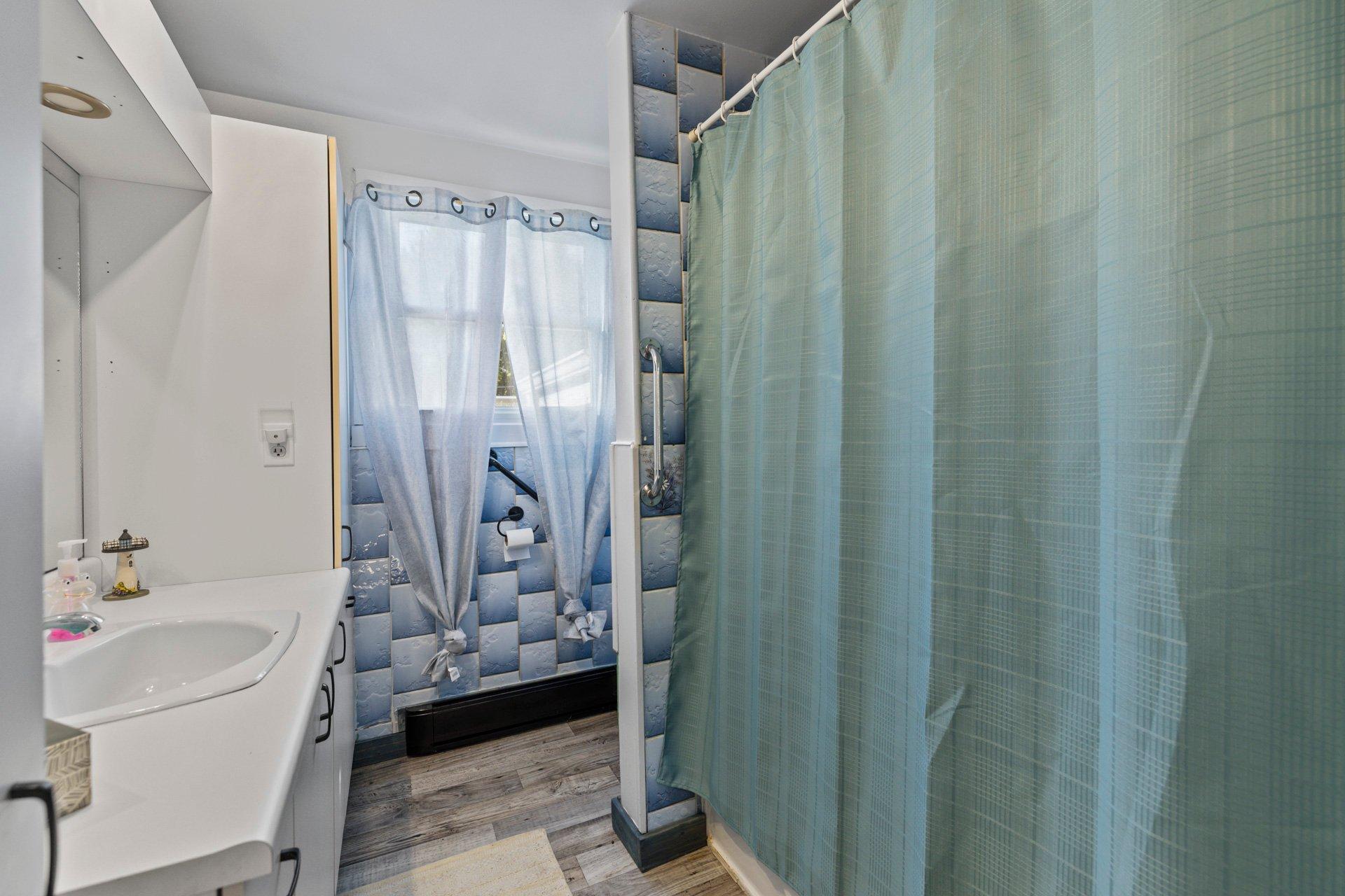 









414


72e Avenue

,
Saint-Zotique,




QC
J0P1Z0

