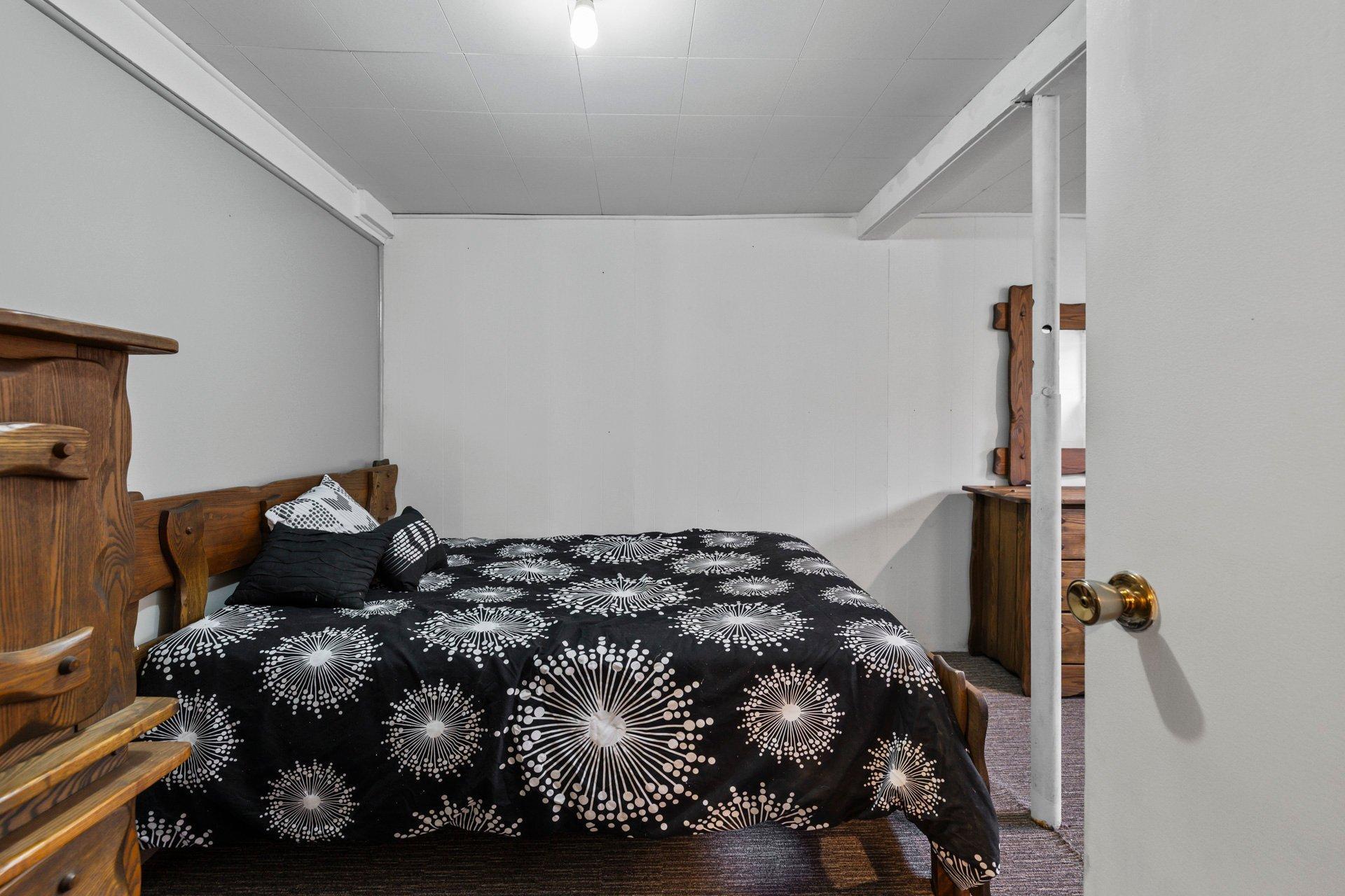 









414


72e Avenue

,
Saint-Zotique,




QC
J0P1Z0

