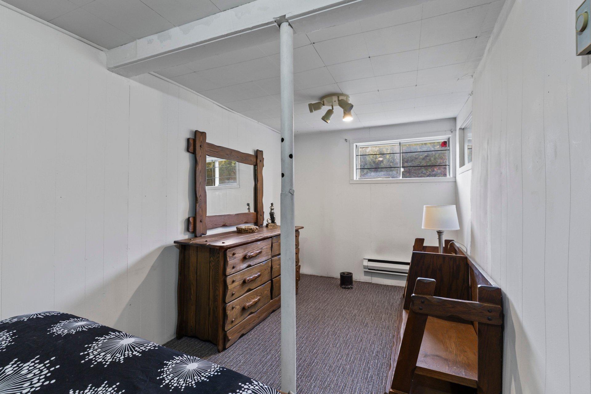 









414


72e Avenue

,
Saint-Zotique,




QC
J0P1Z0

