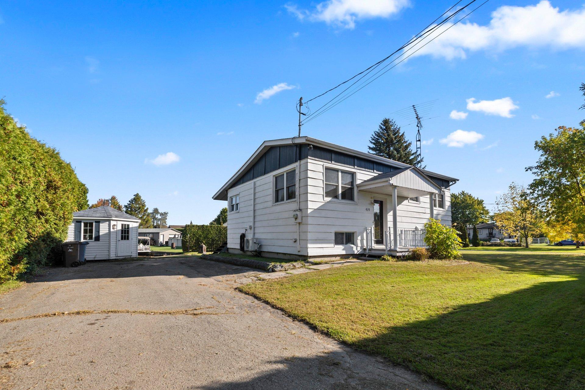 









414


72e Avenue

,
Saint-Zotique,




QC
J0P1Z0

