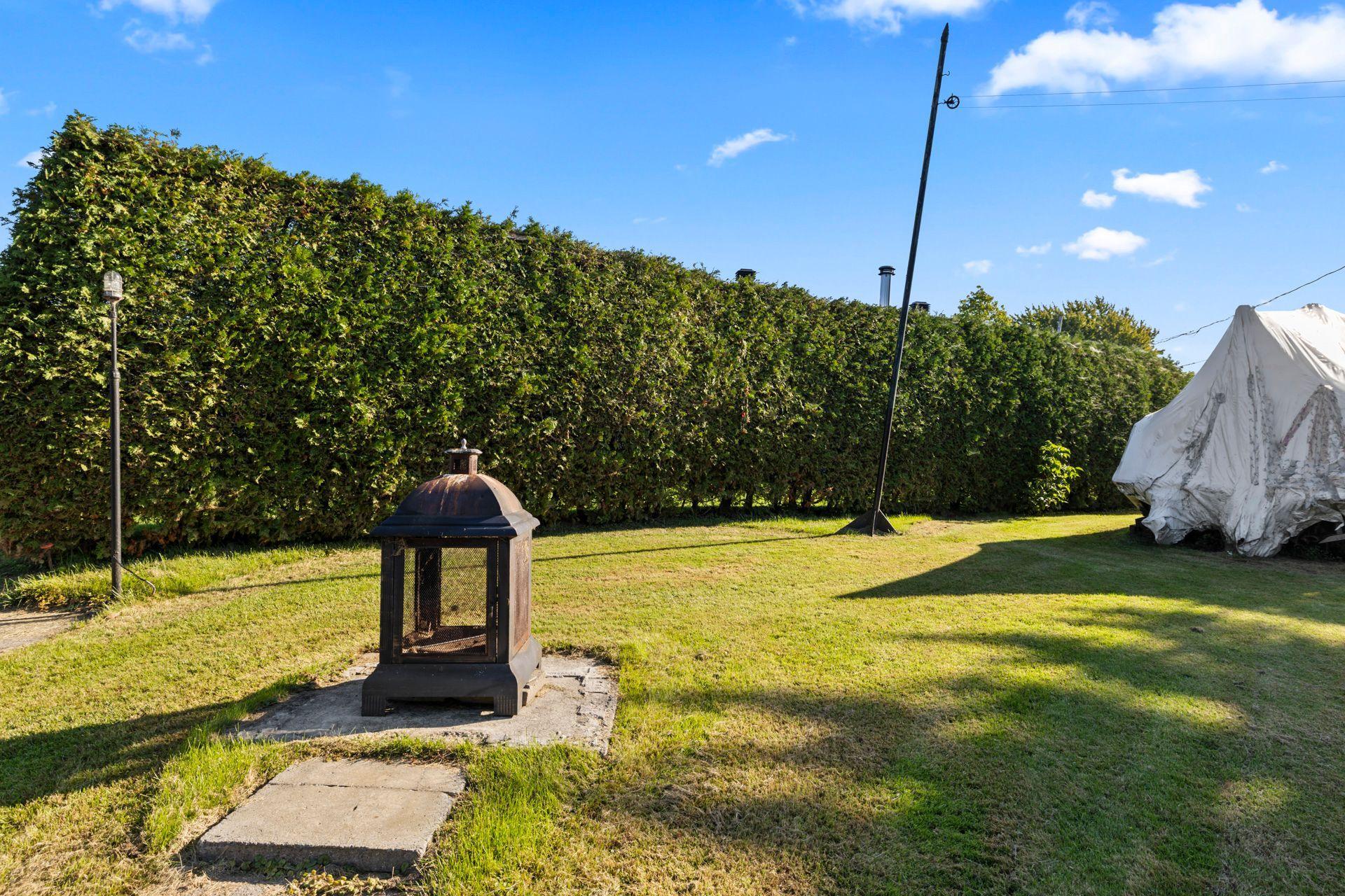 









414


72e Avenue

,
Saint-Zotique,




QC
J0P1Z0

