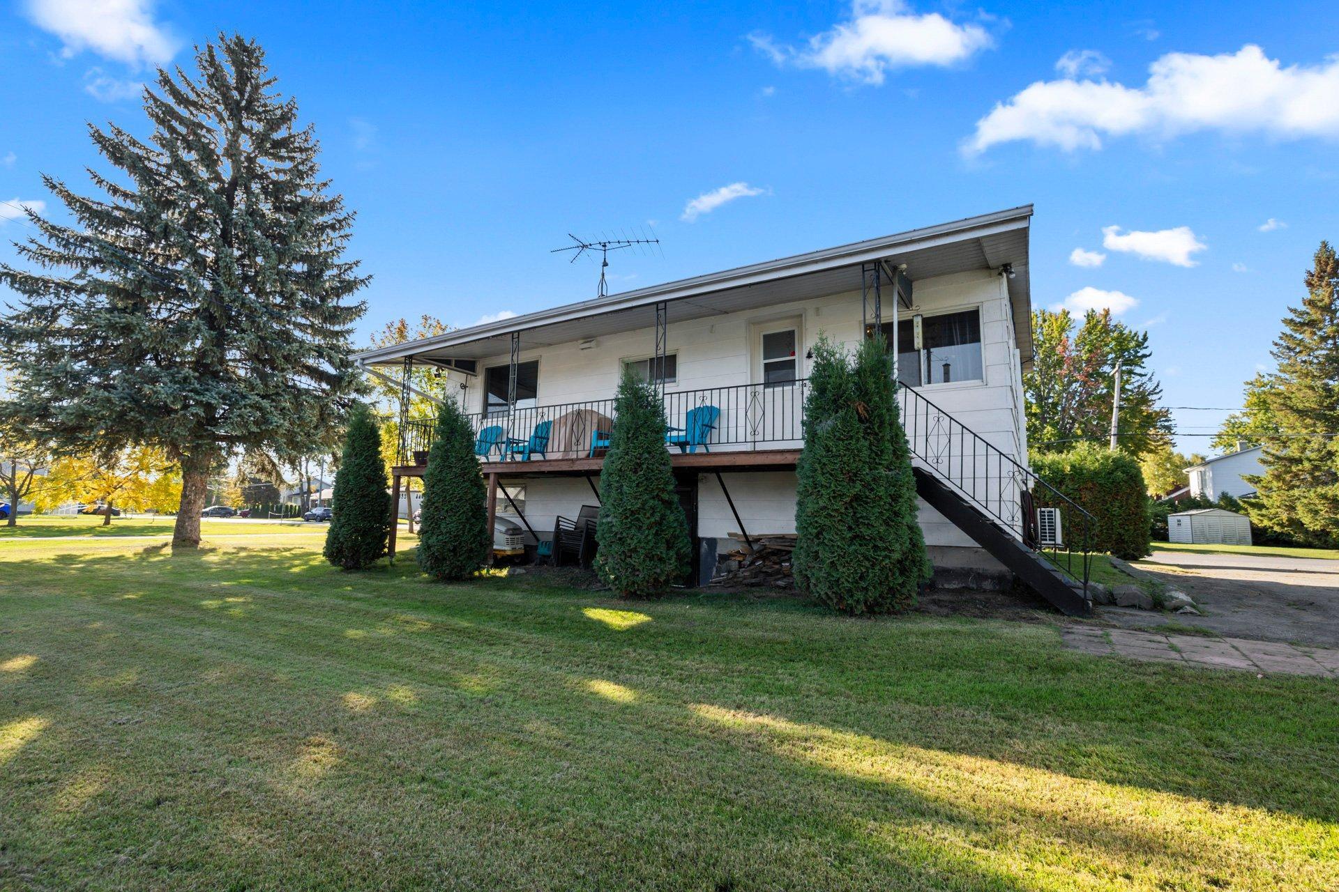 









414


72e Avenue

,
Saint-Zotique,




QC
J0P1Z0

