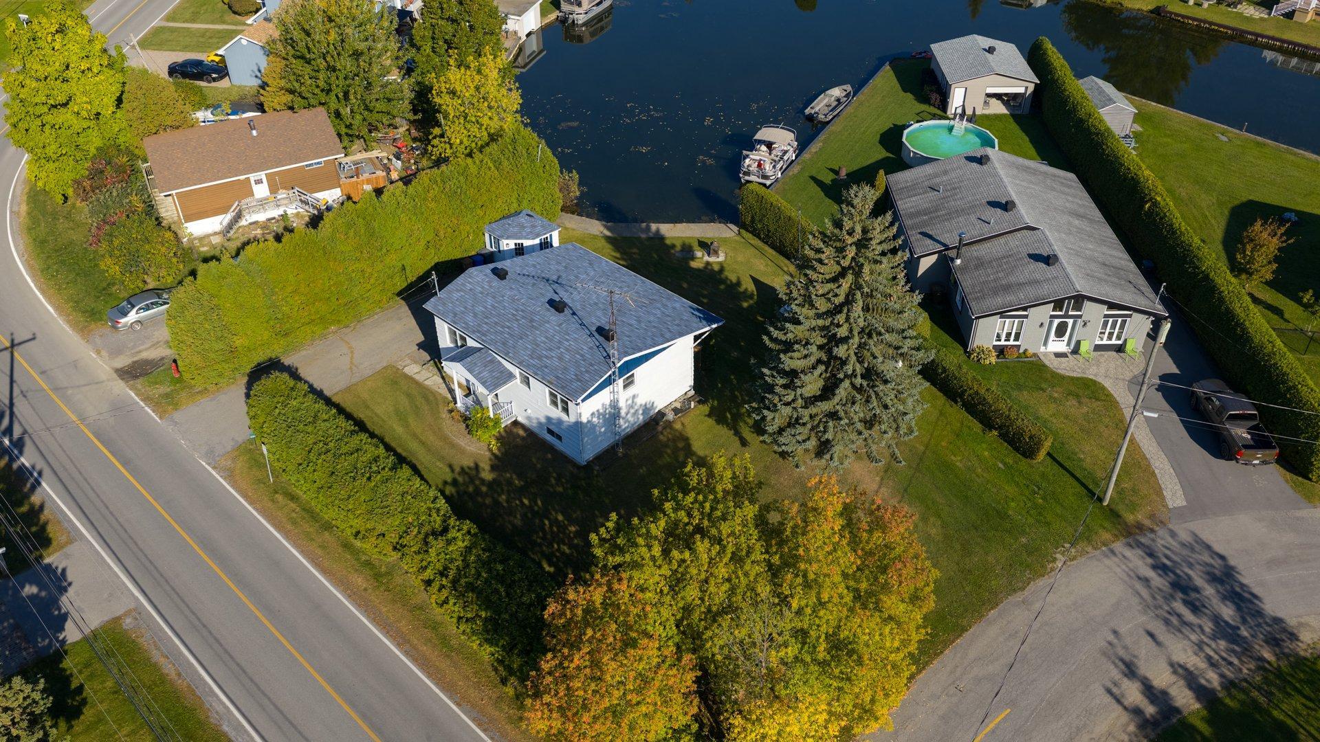 









414


72e Avenue

,
Saint-Zotique,




QC
J0P1Z0

