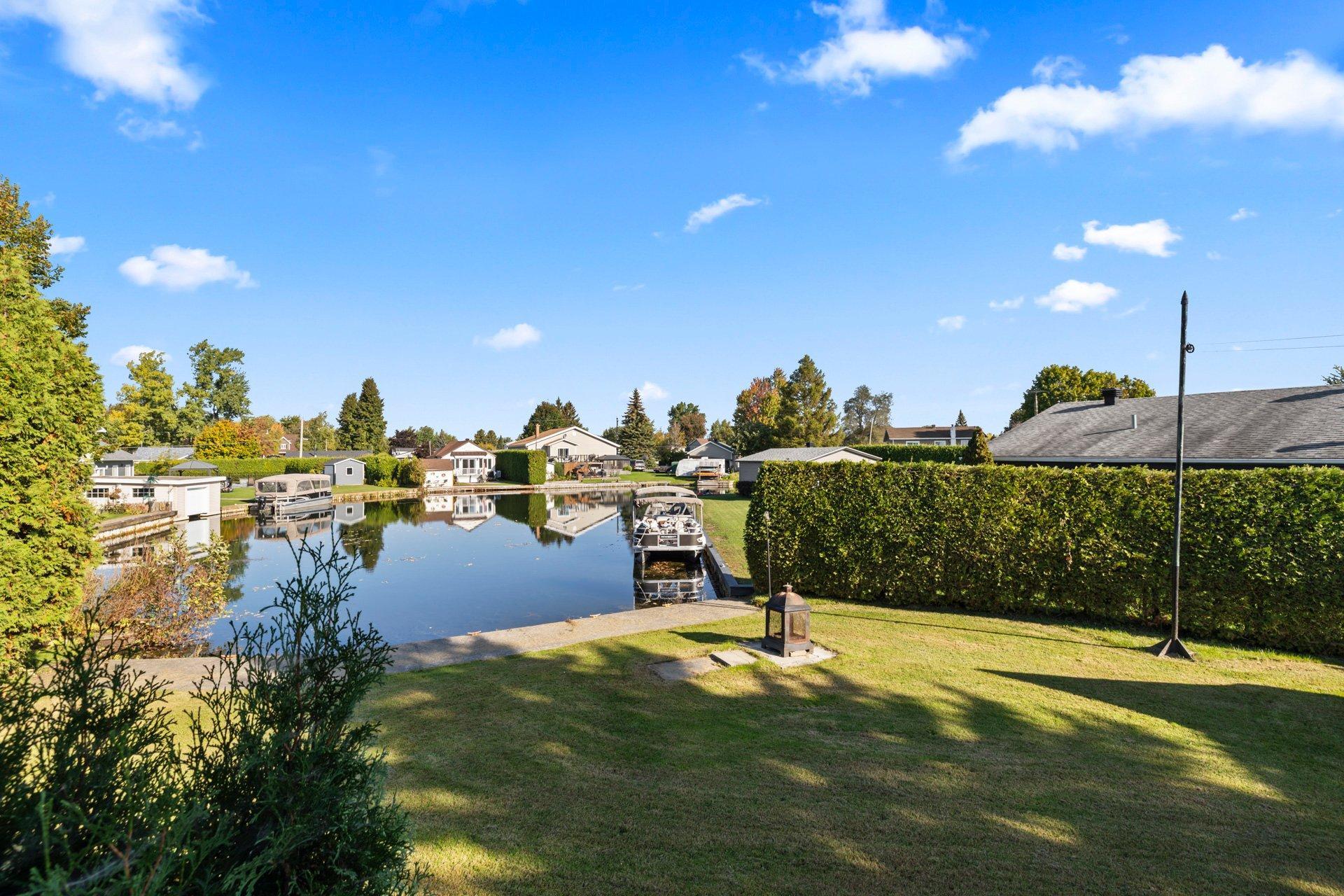 









414


72e Avenue

,
Saint-Zotique,




QC
J0P1Z0

