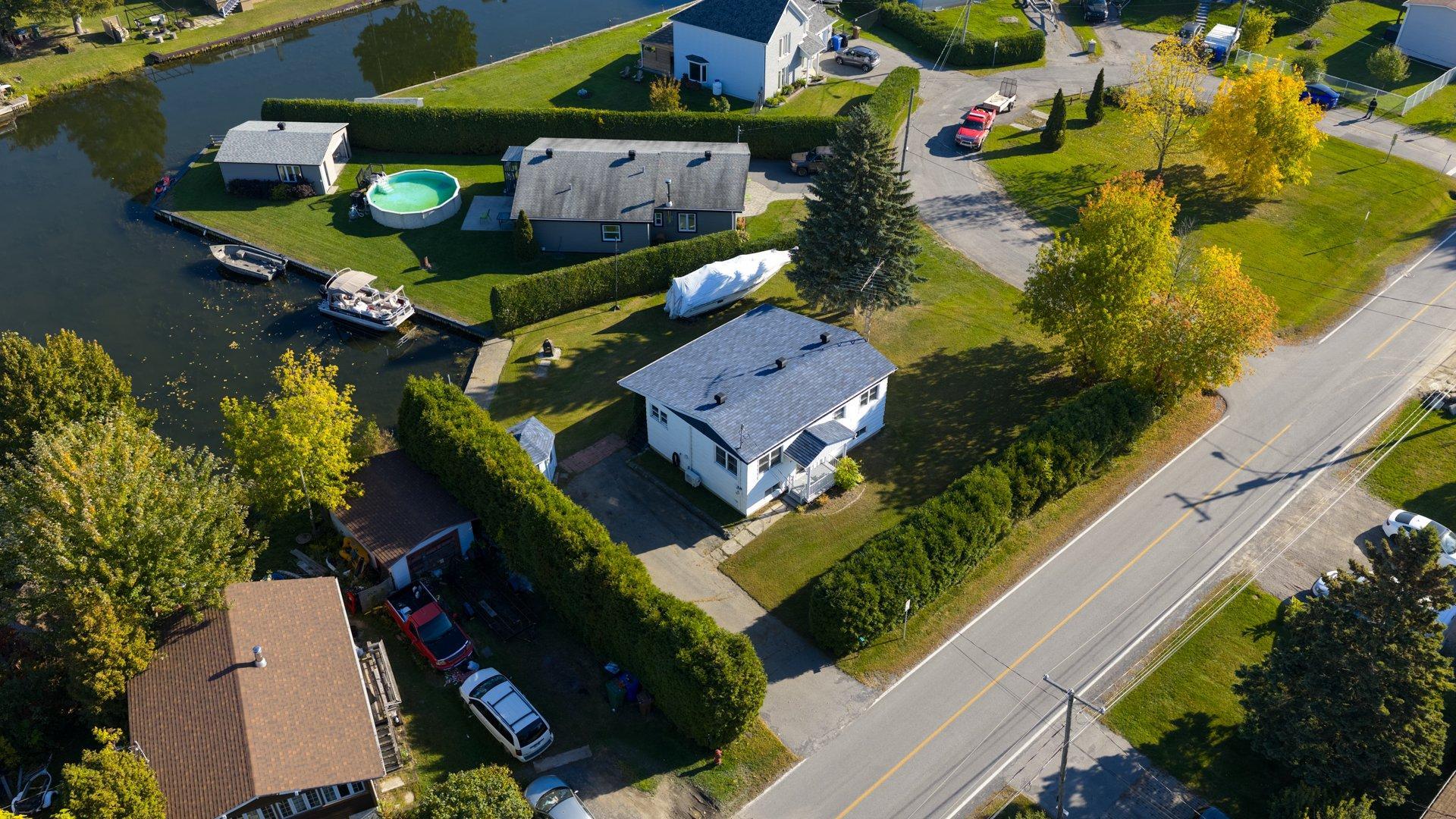 









414


72e Avenue

,
Saint-Zotique,




QC
J0P1Z0

