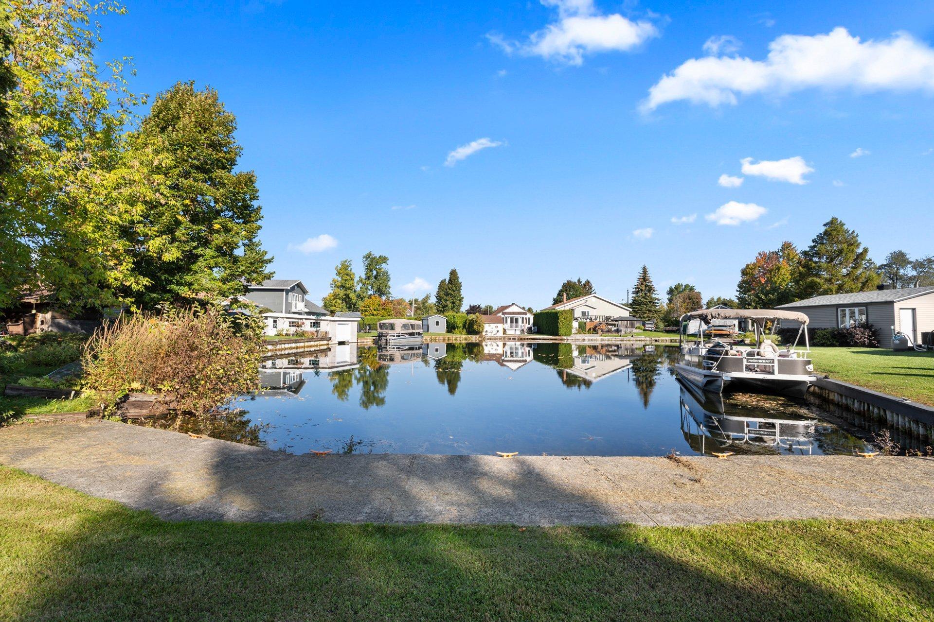 









414


72e Avenue

,
Saint-Zotique,




QC
J0P1Z0

