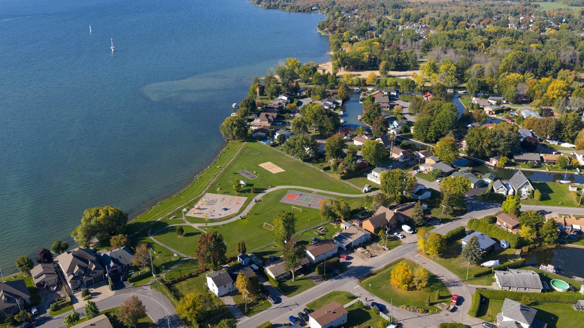 









414


72e Avenue

,
Saint-Zotique,




QC
J0P1Z0

