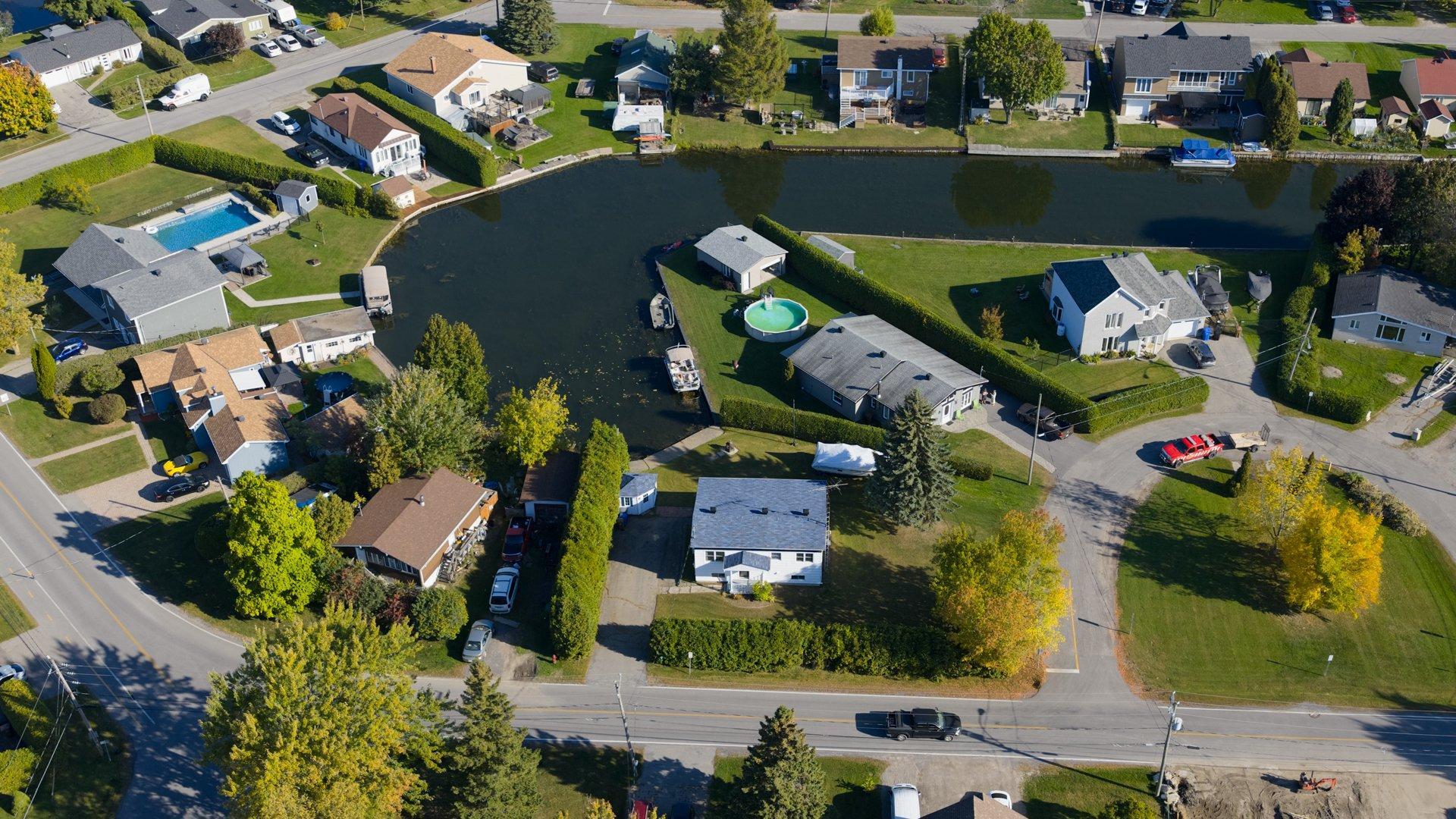 









414


72e Avenue

,
Saint-Zotique,




QC
J0P1Z0

