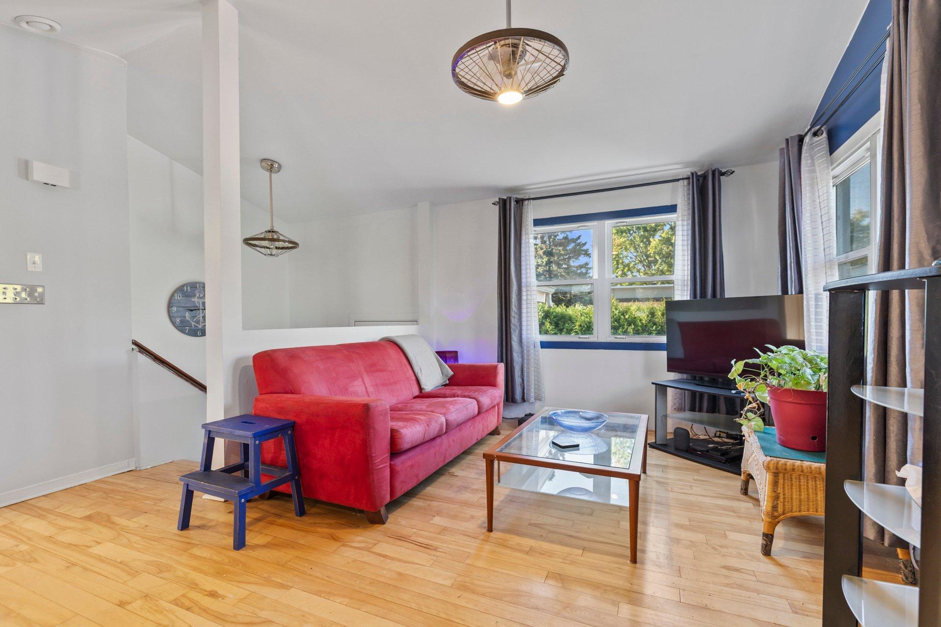 









414


72e Avenue

,
Saint-Zotique,




QC
J0P1Z0

