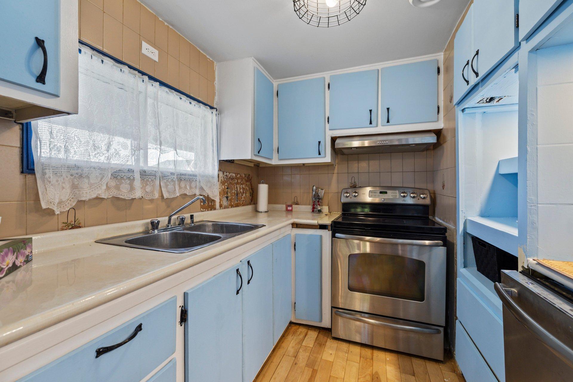 









414


72e Avenue

,
Saint-Zotique,




QC
J0P1Z0

