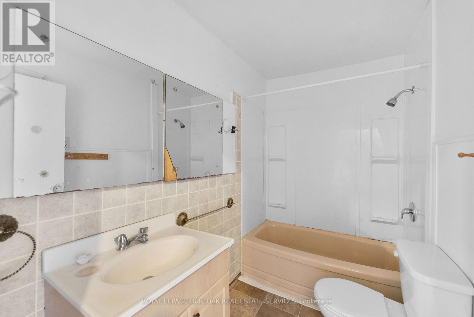 












381 LESLIE STREET

,
Greater Sudbury,




Ontario
P3B2T4

