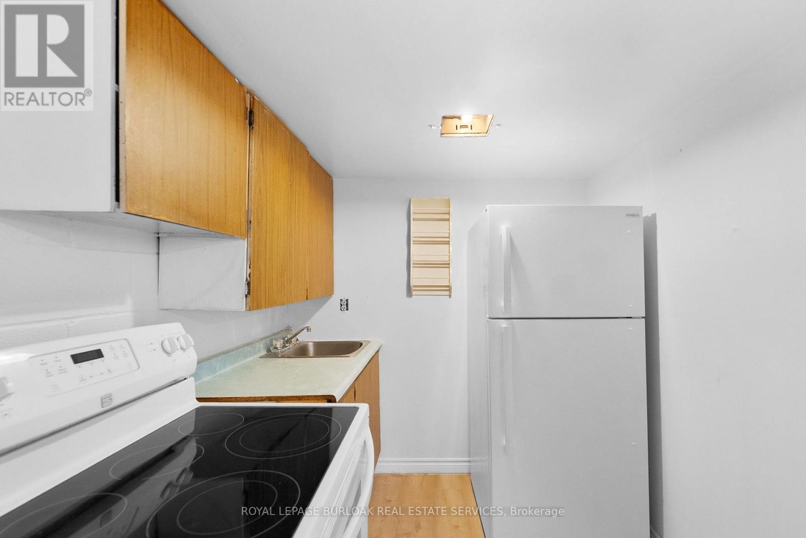 












381 LESLIE STREET

,
Greater Sudbury,




Ontario
P3B2T4

