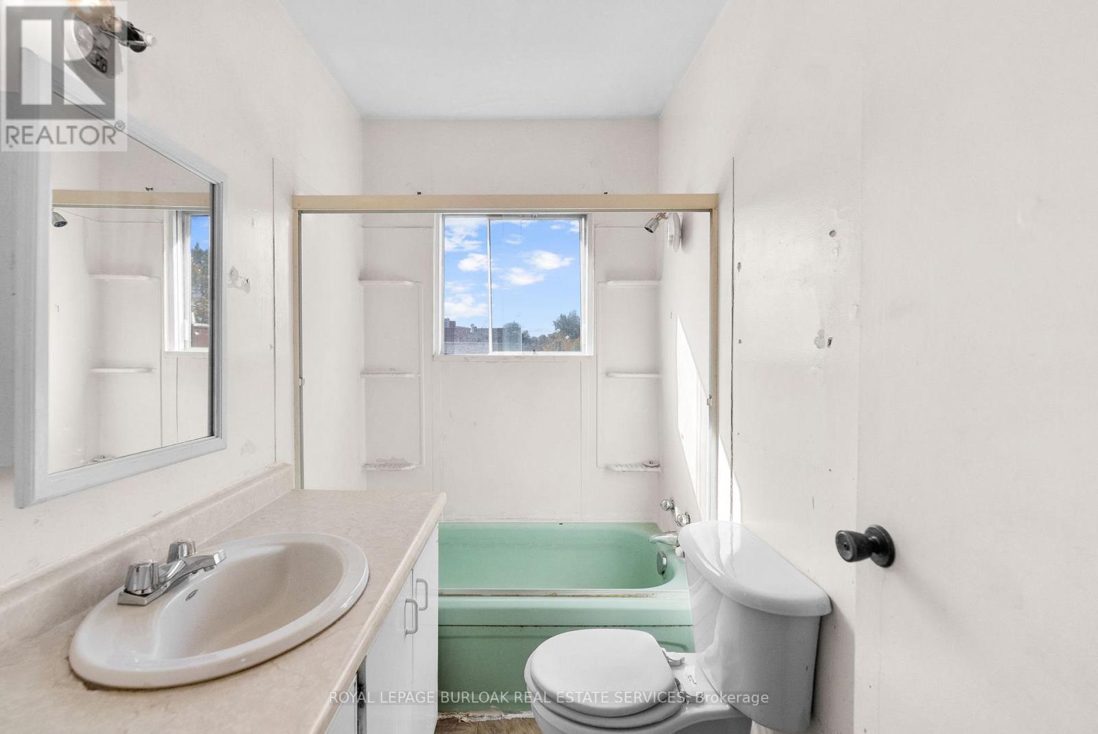 












381 LESLIE STREET

,
Greater Sudbury,




Ontario
P3B2T4

