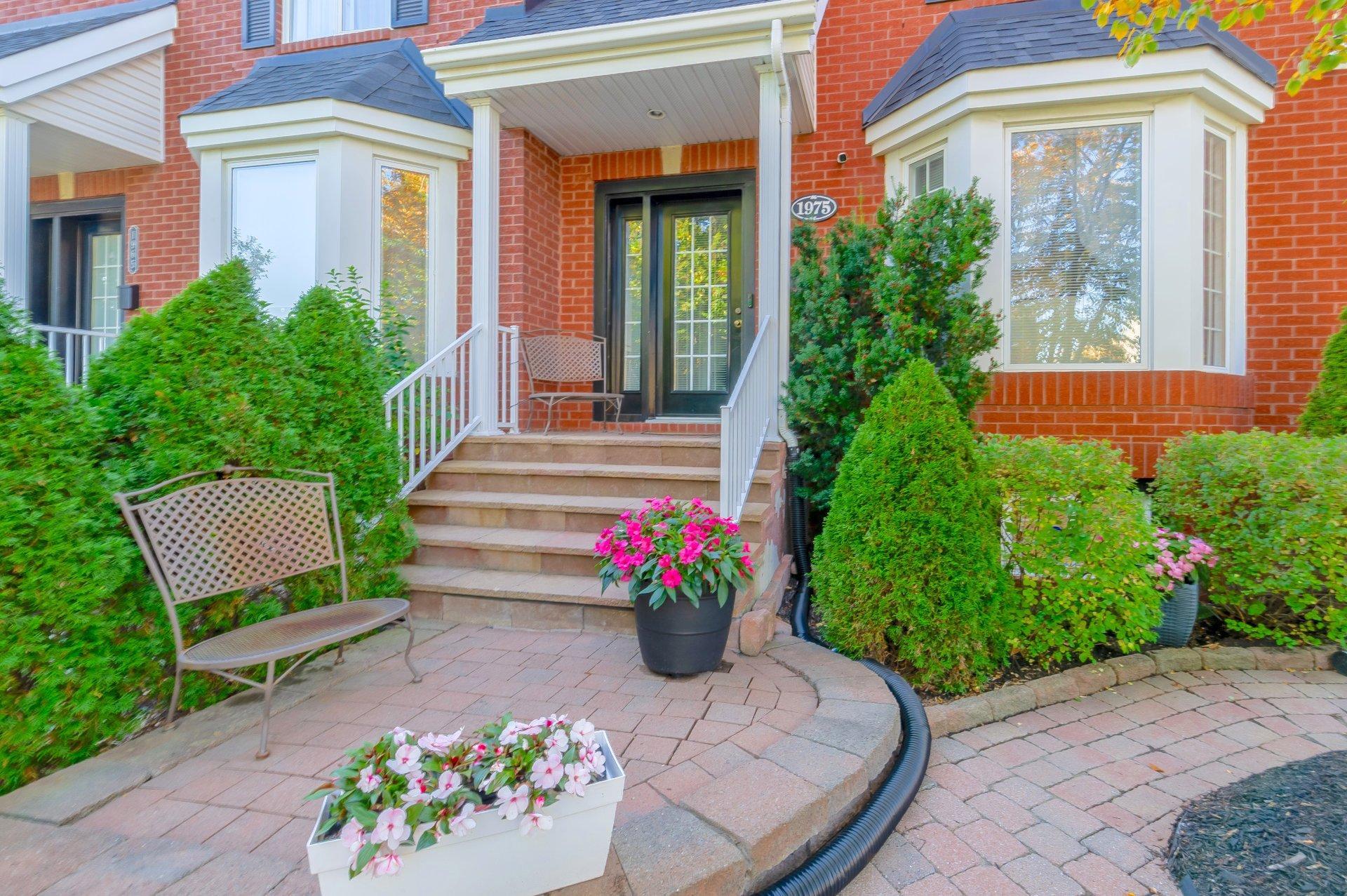 









1975


Rue de Paris

,
Sainte-Julie,




QC
J3E2K6

