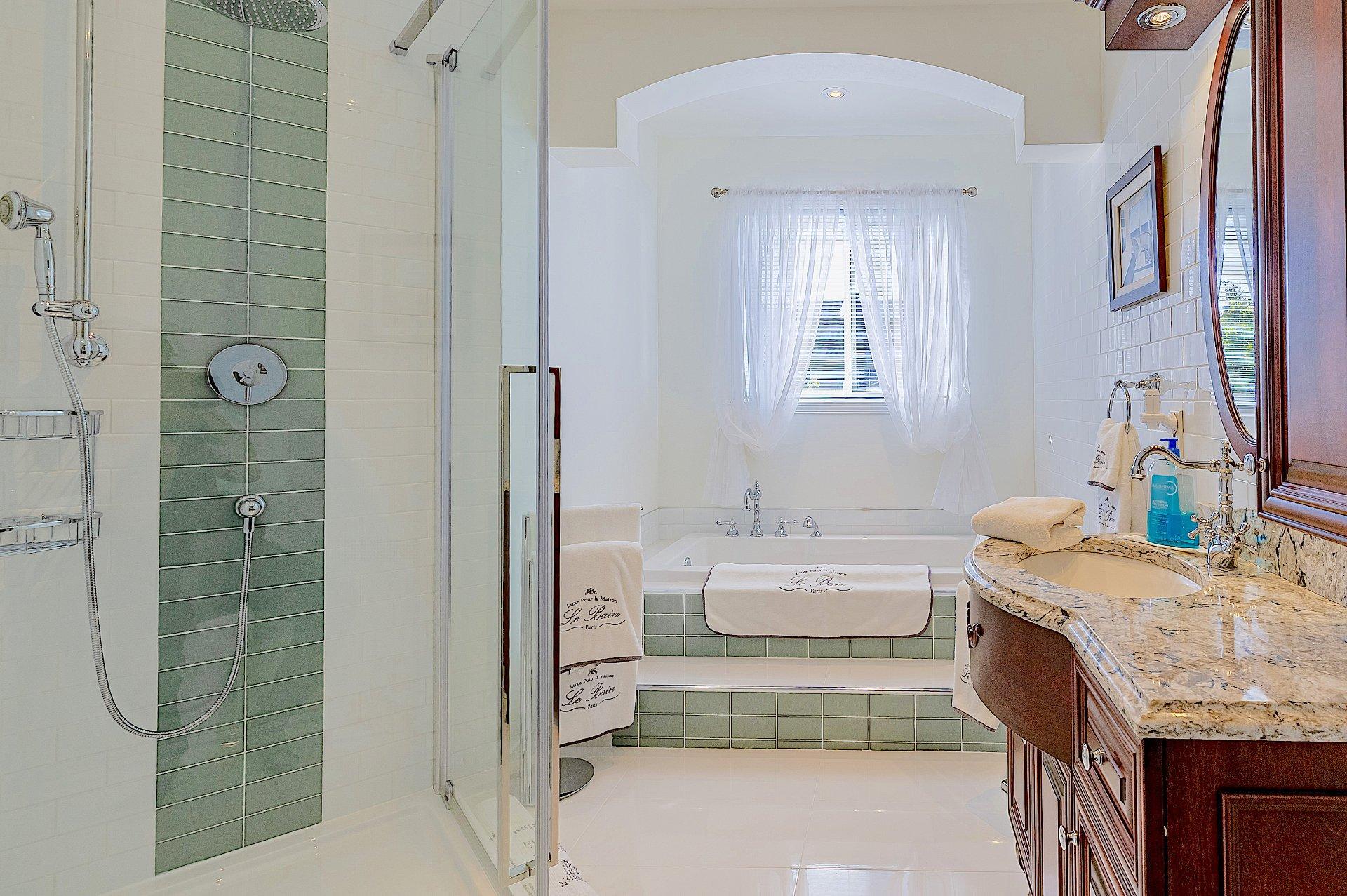 









1975


Rue de Paris

,
Sainte-Julie,




QC
J3E2K6

