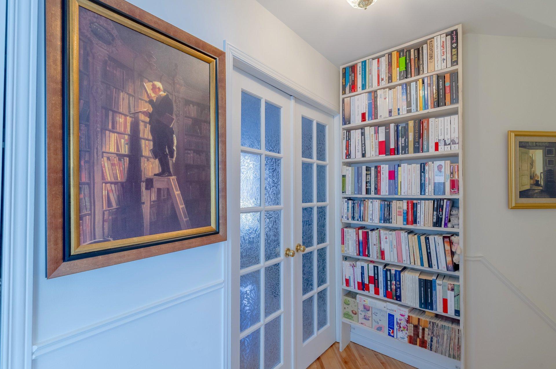 









1975


Rue de Paris

,
Sainte-Julie,




QC
J3E2K6

