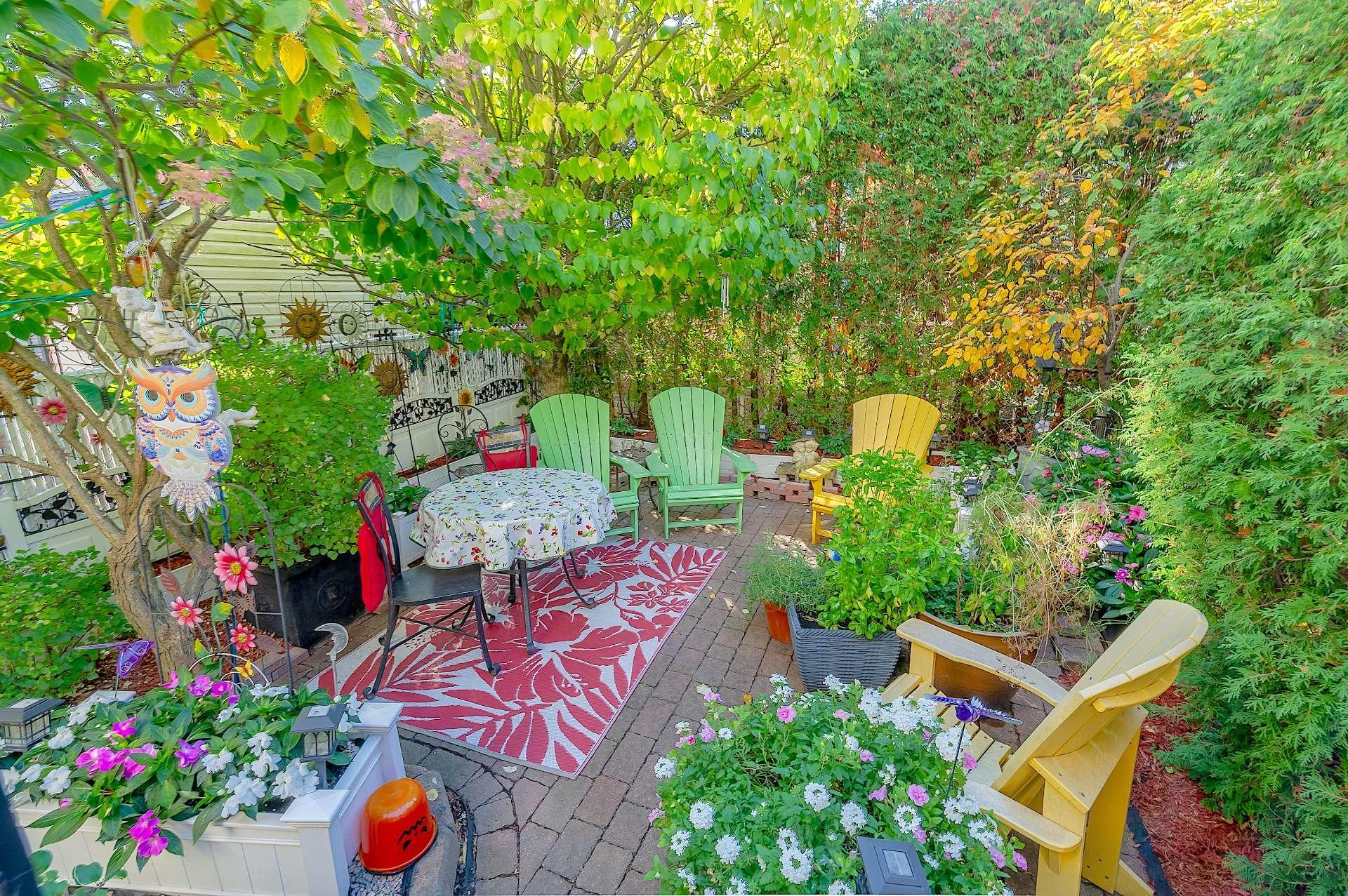 









1975


Rue de Paris

,
Sainte-Julie,




QC
J3E2K6

