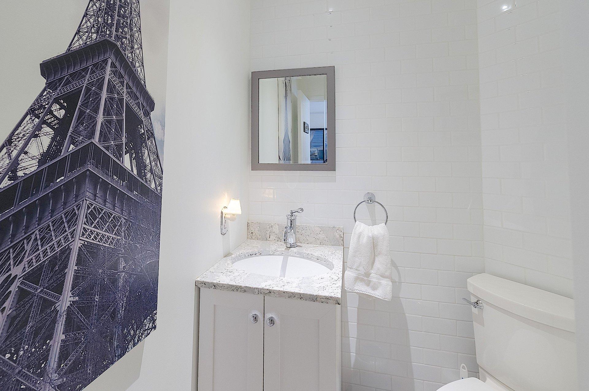 









1975


Rue de Paris

,
Sainte-Julie,




QC
J3E2K6

