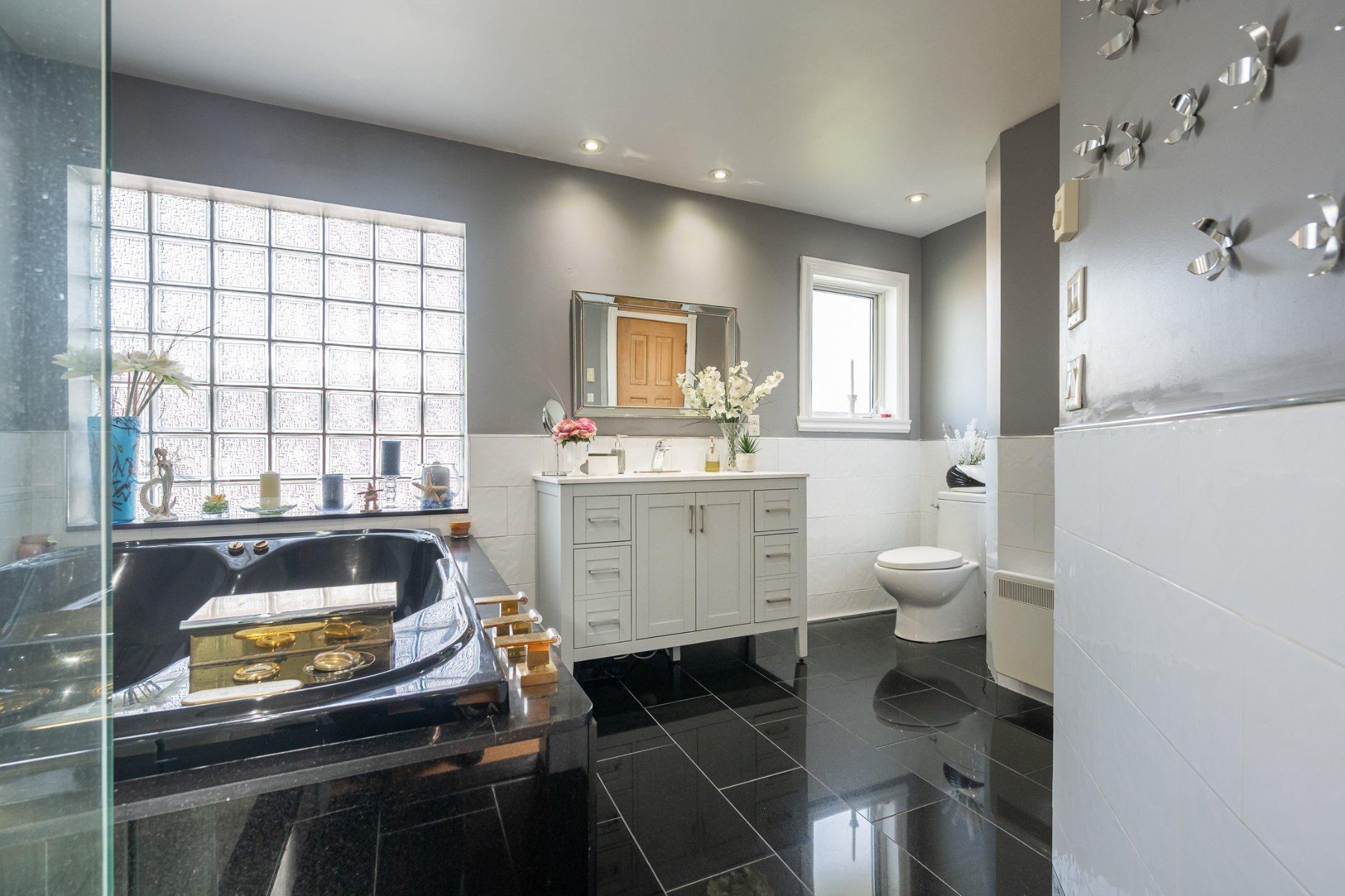 









295


Rue Notre-Dame-de-Fatima

,
Laval (Duvernay),




QC
H7G3Z1

