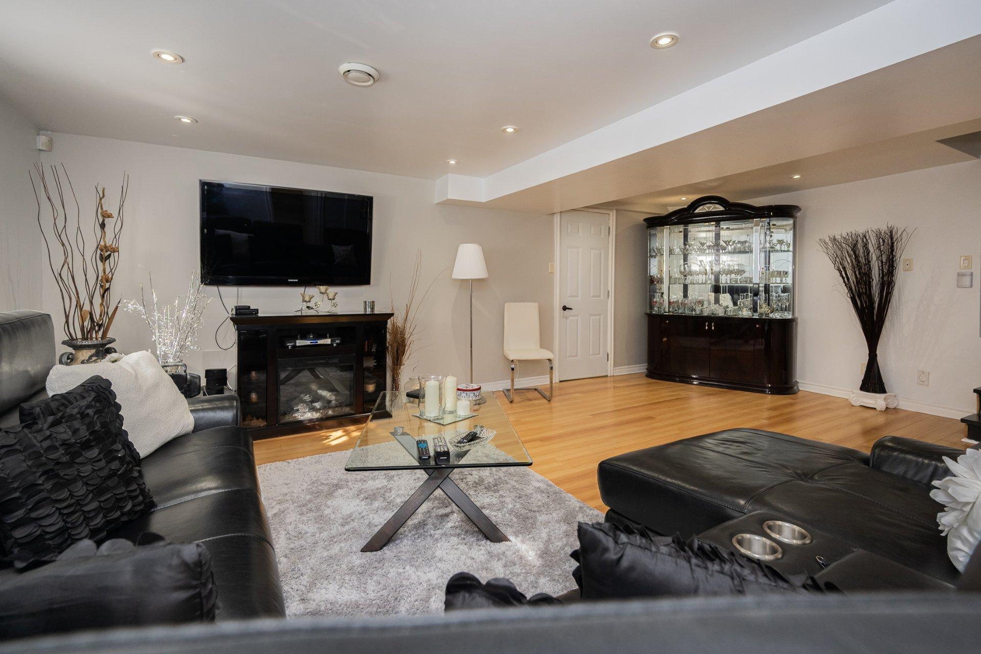 









295


Rue Notre-Dame-de-Fatima

,
Laval (Duvernay),




QC
H7G3Z1

