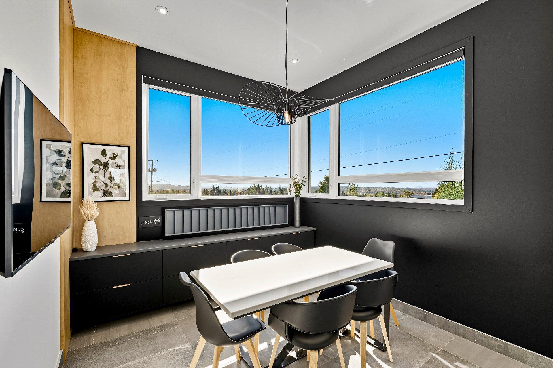 









4208

 - 4214


Rue Sherbrooke

,
Magog,




QC
J1X5R2

