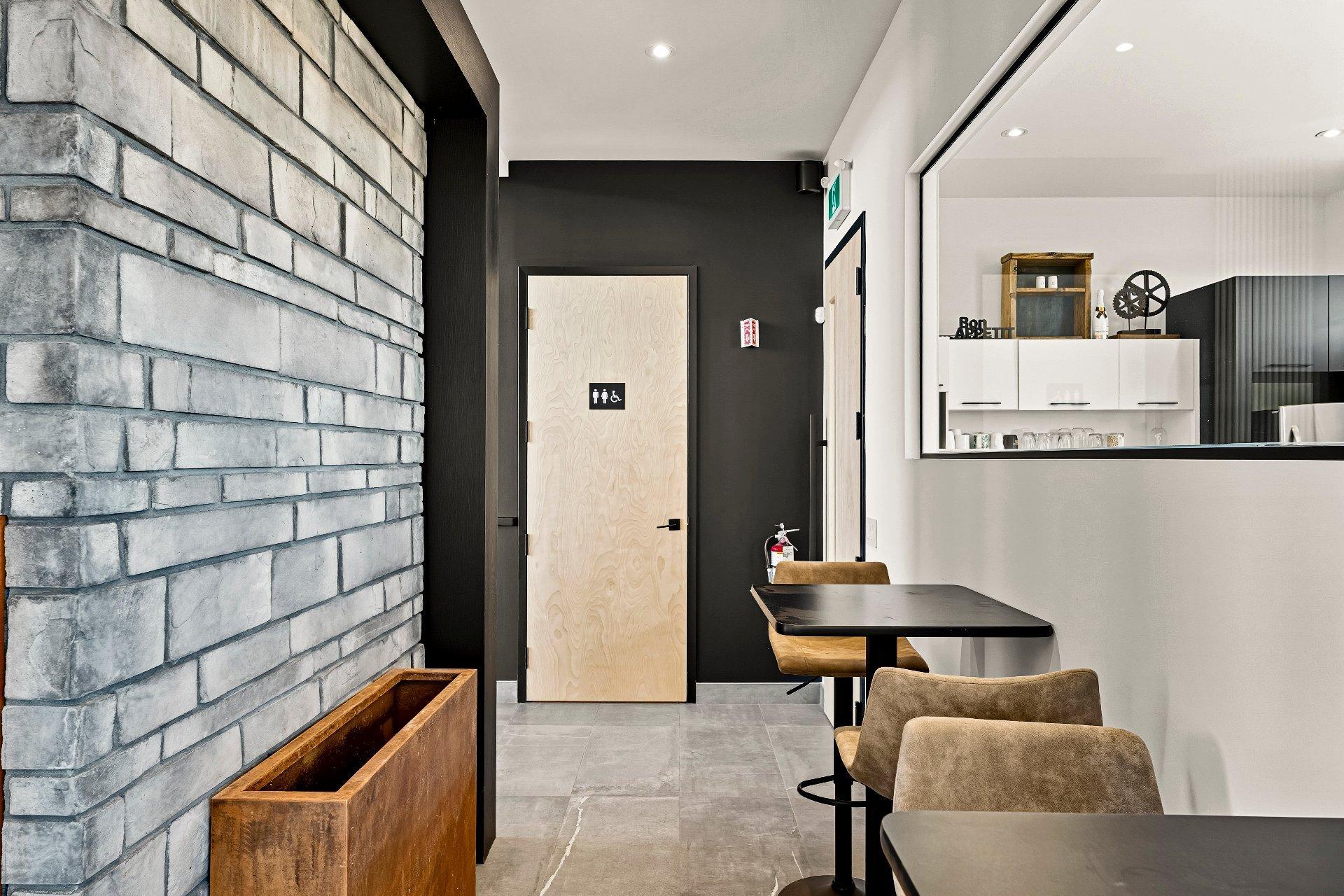 









4208

 - 4214


Rue Sherbrooke

,
Magog,




QC
J1X5R2

