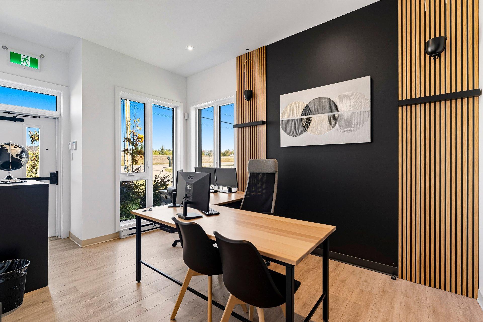 









4208

 - 4214


Rue Sherbrooke

,
Magog,




QC
J1X5R2

