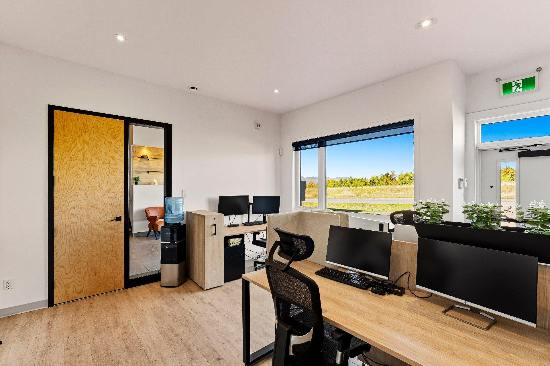 









4208

 - 4214


Rue Sherbrooke

,
Magog,




QC
J1X5R2

