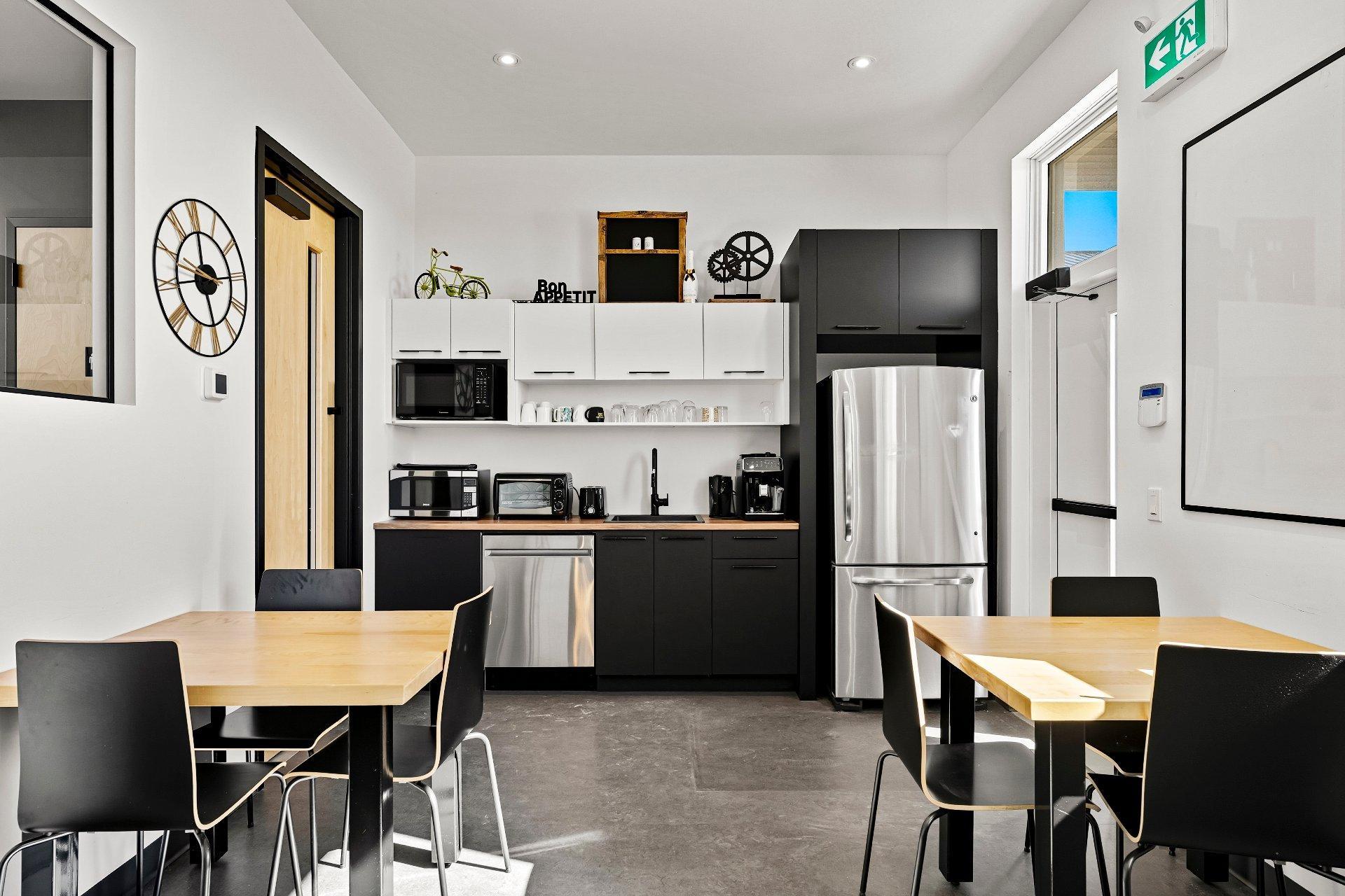 









4208

 - 4214


Rue Sherbrooke

,
Magog,




QC
J1X5R2

