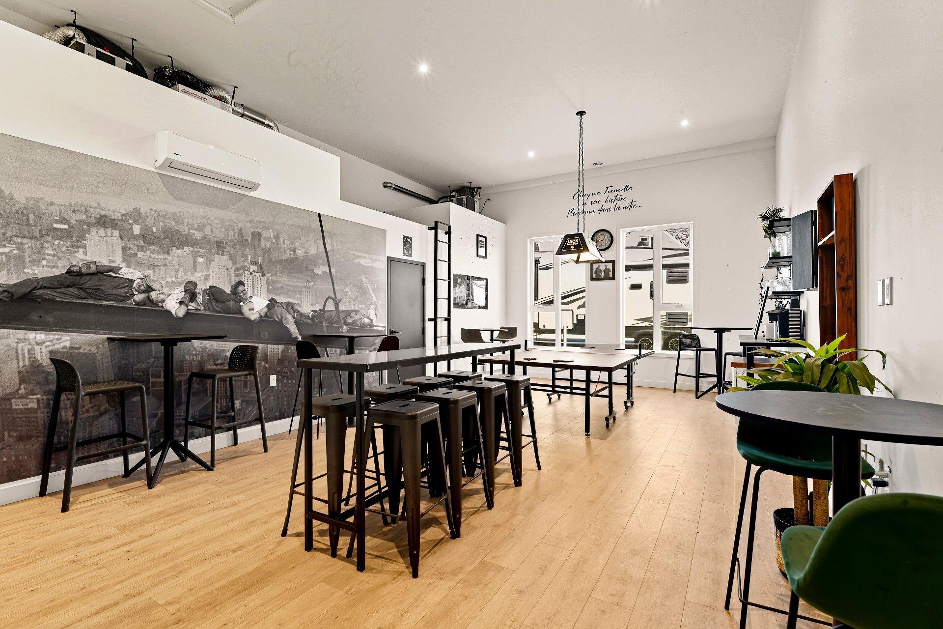 









4208

 - 4214


Rue Sherbrooke

,
Magog,




QC
J1X5R2

