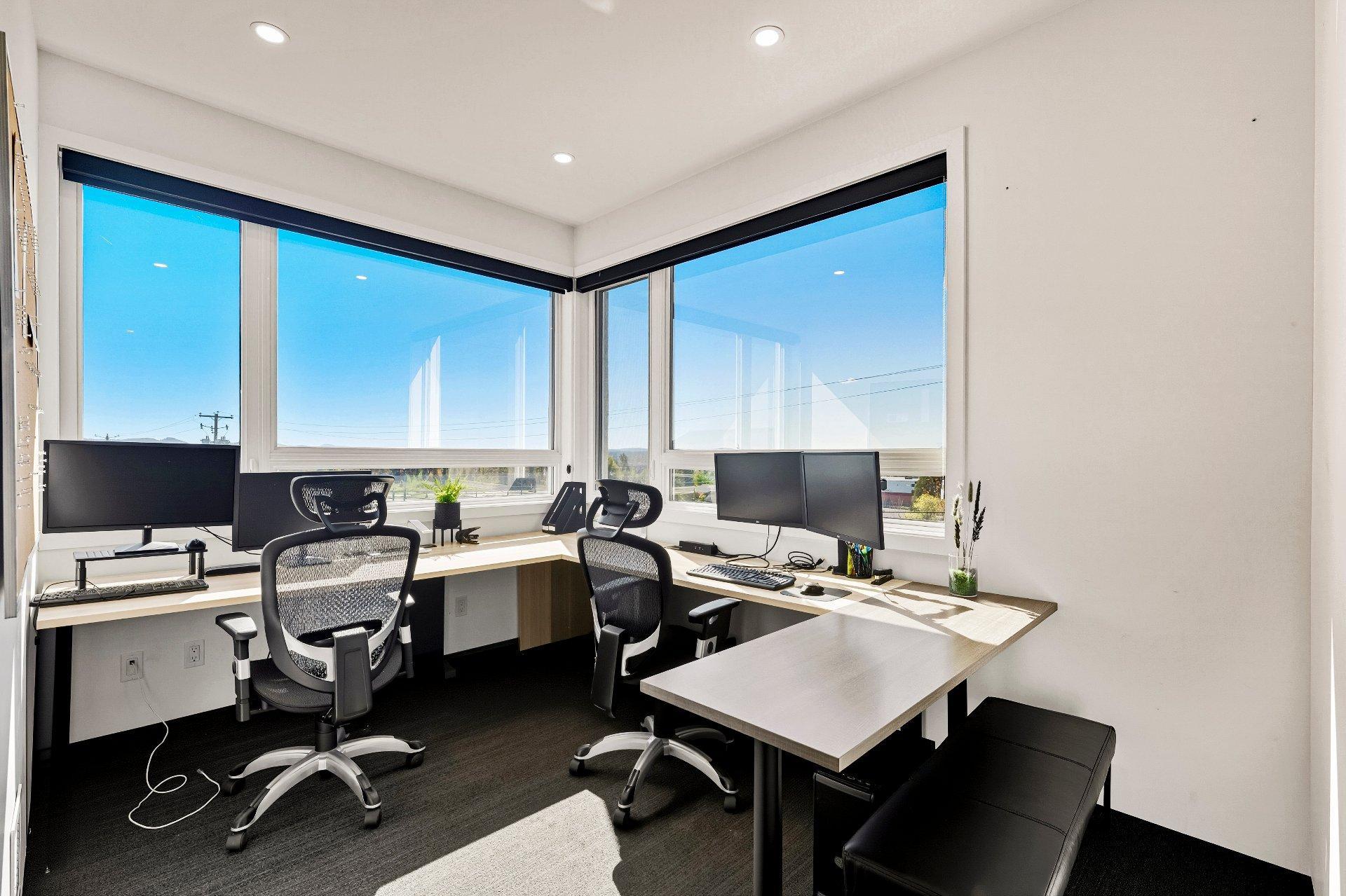 









4208

 - 4214


Rue Sherbrooke

,
Magog,




QC
J1X5R2

