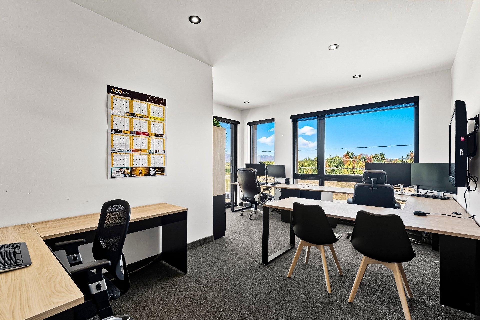 









4208

 - 4214


Rue Sherbrooke

,
Magog,




QC
J1X5R2

