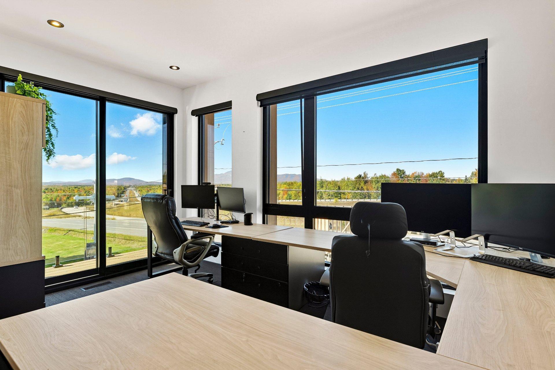 









4208

 - 4214


Rue Sherbrooke

,
Magog,




QC
J1X5R2

