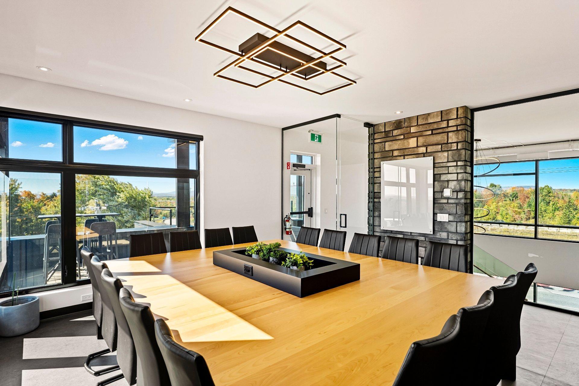 









4208

 - 4214


Rue Sherbrooke

,
Magog,




QC
J1X5R2

