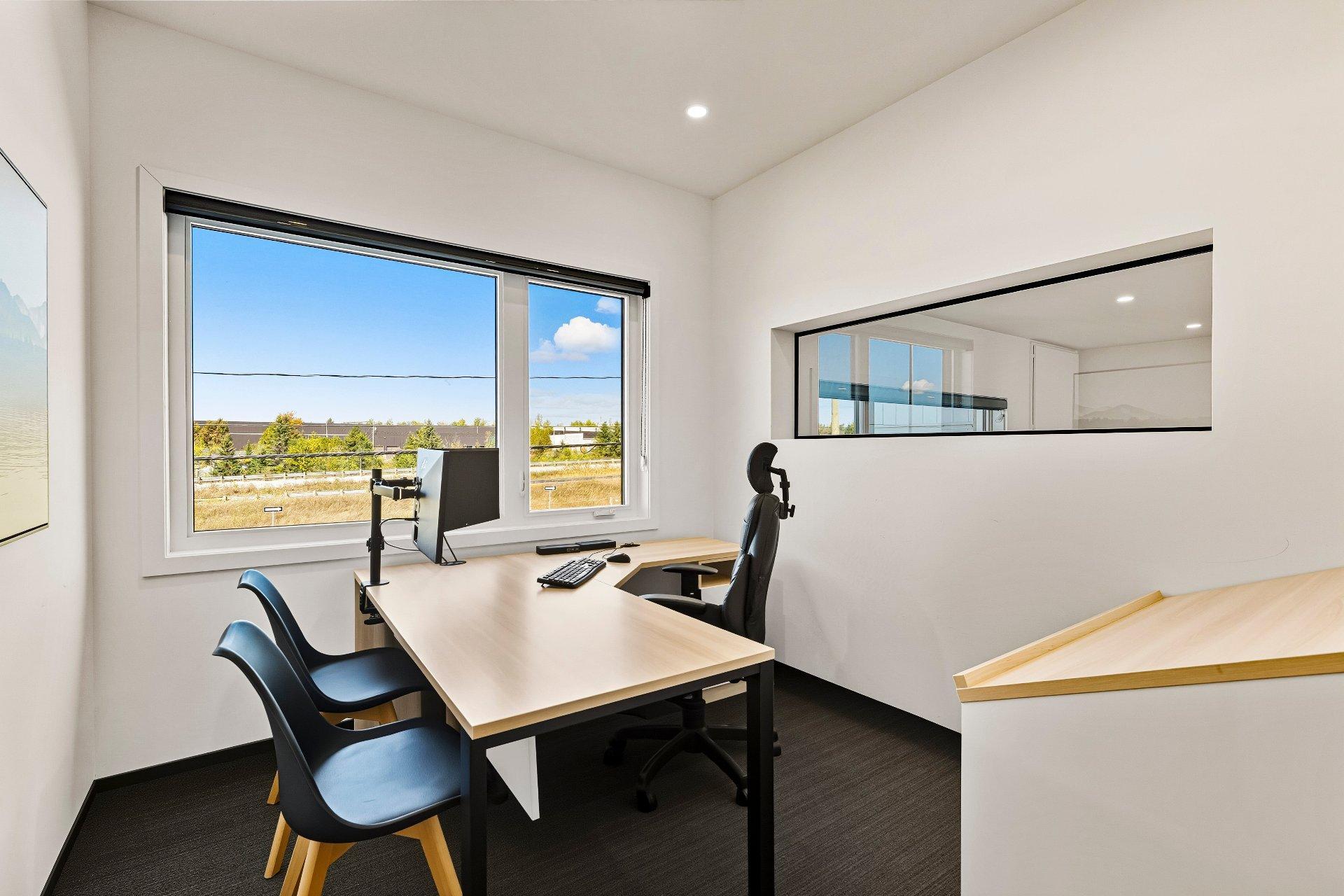 









4208

 - 4214


Rue Sherbrooke

,
Magog,




QC
J1X5R2

