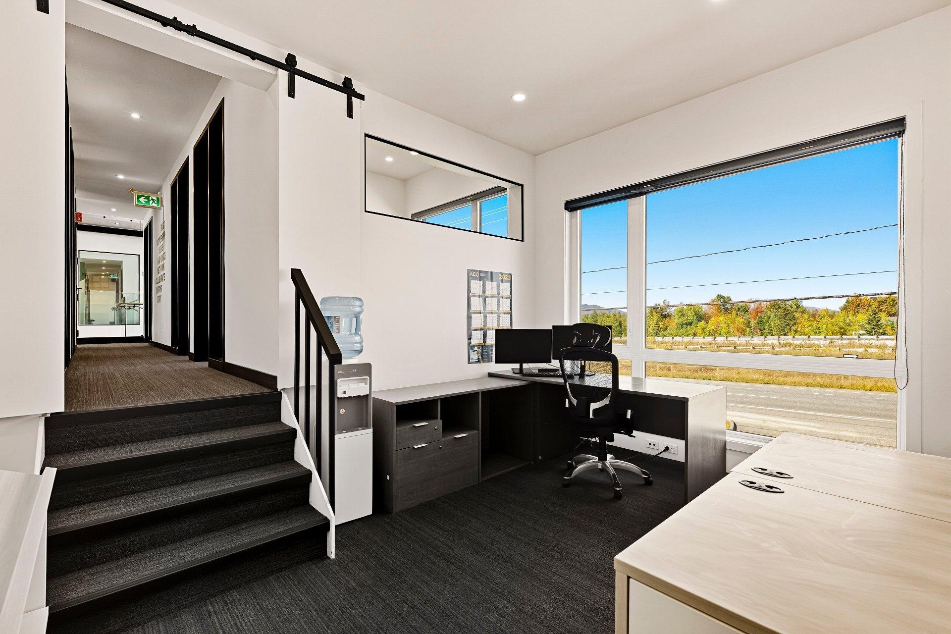 









4208

 - 4214


Rue Sherbrooke

,
Magog,




QC
J1X5R2

