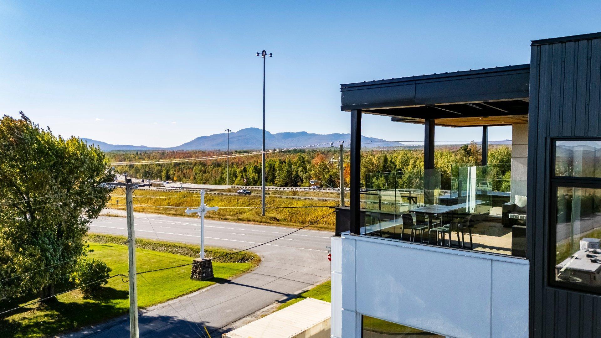 









4208

 - 4214


Rue Sherbrooke

,
Magog,




QC
J1X5R2

