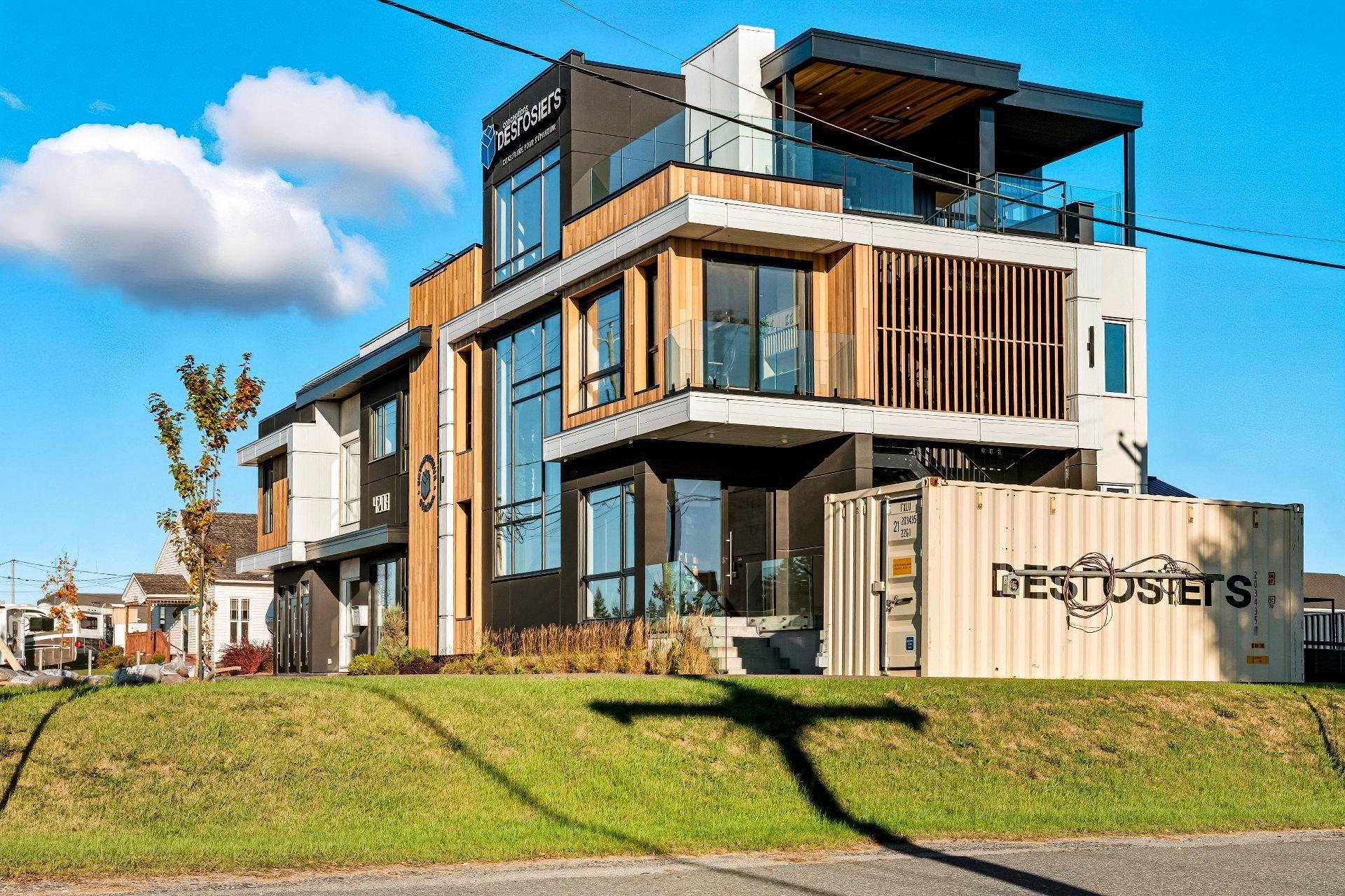 









4208

 - 4214


Rue Sherbrooke

,
Magog,




QC
J1X5R2

