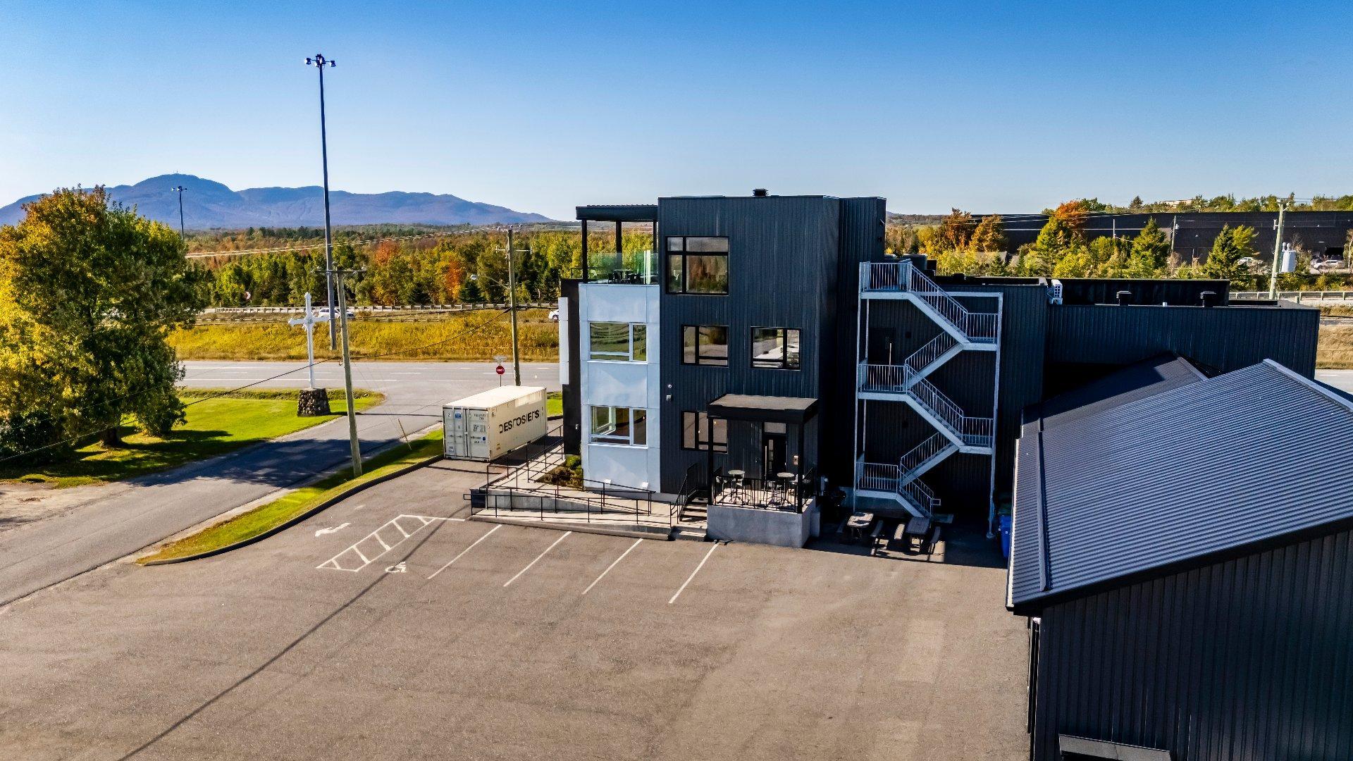 









4208

 - 4214


Rue Sherbrooke

,
Magog,




QC
J1X5R2

