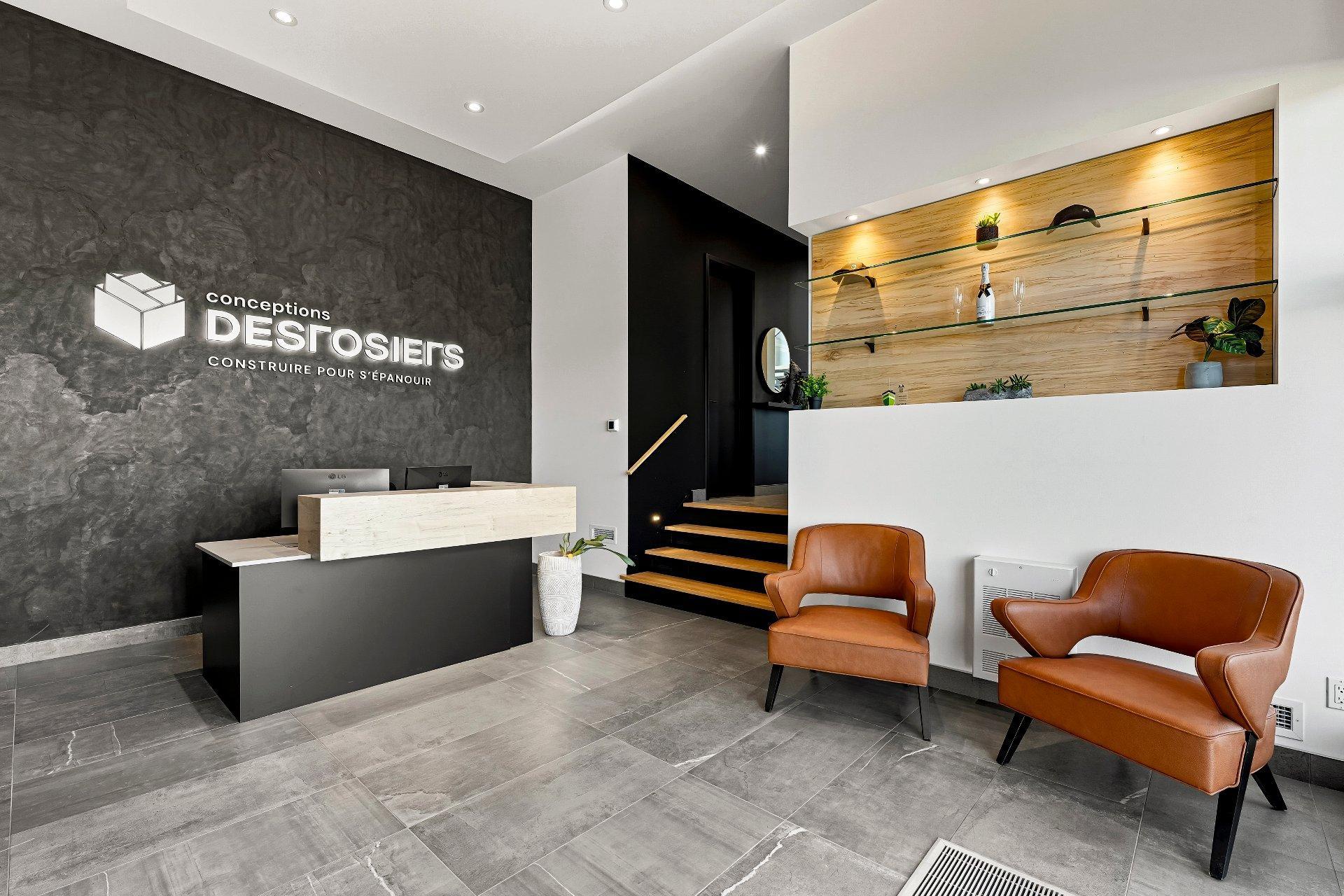 









4208

 - 4214


Rue Sherbrooke

,
Magog,




QC
J1X5R2

