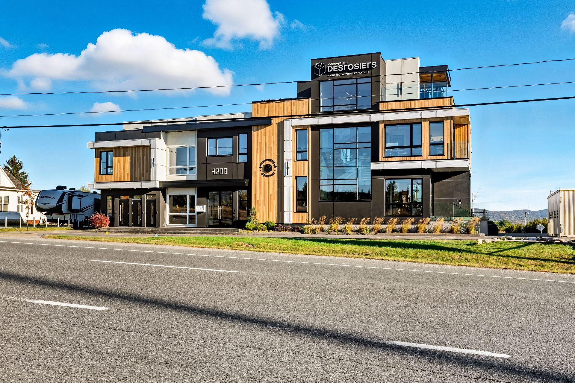 









4208

 - 4214


Rue Sherbrooke

,
Magog,




QC
J1X5R2

