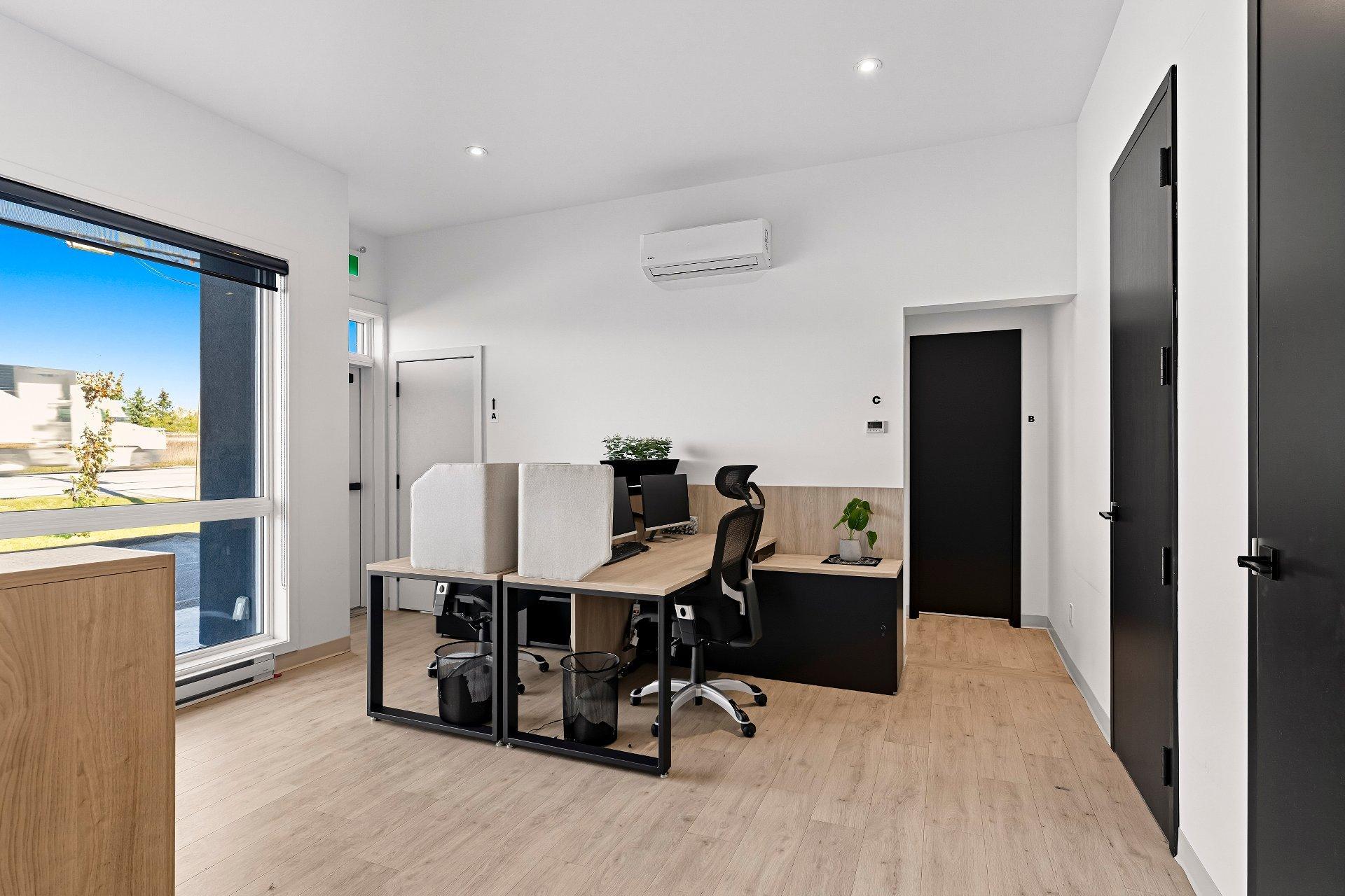 









4208

 - 4214


Rue Sherbrooke

,
Magog,




QC
J1X5R2

