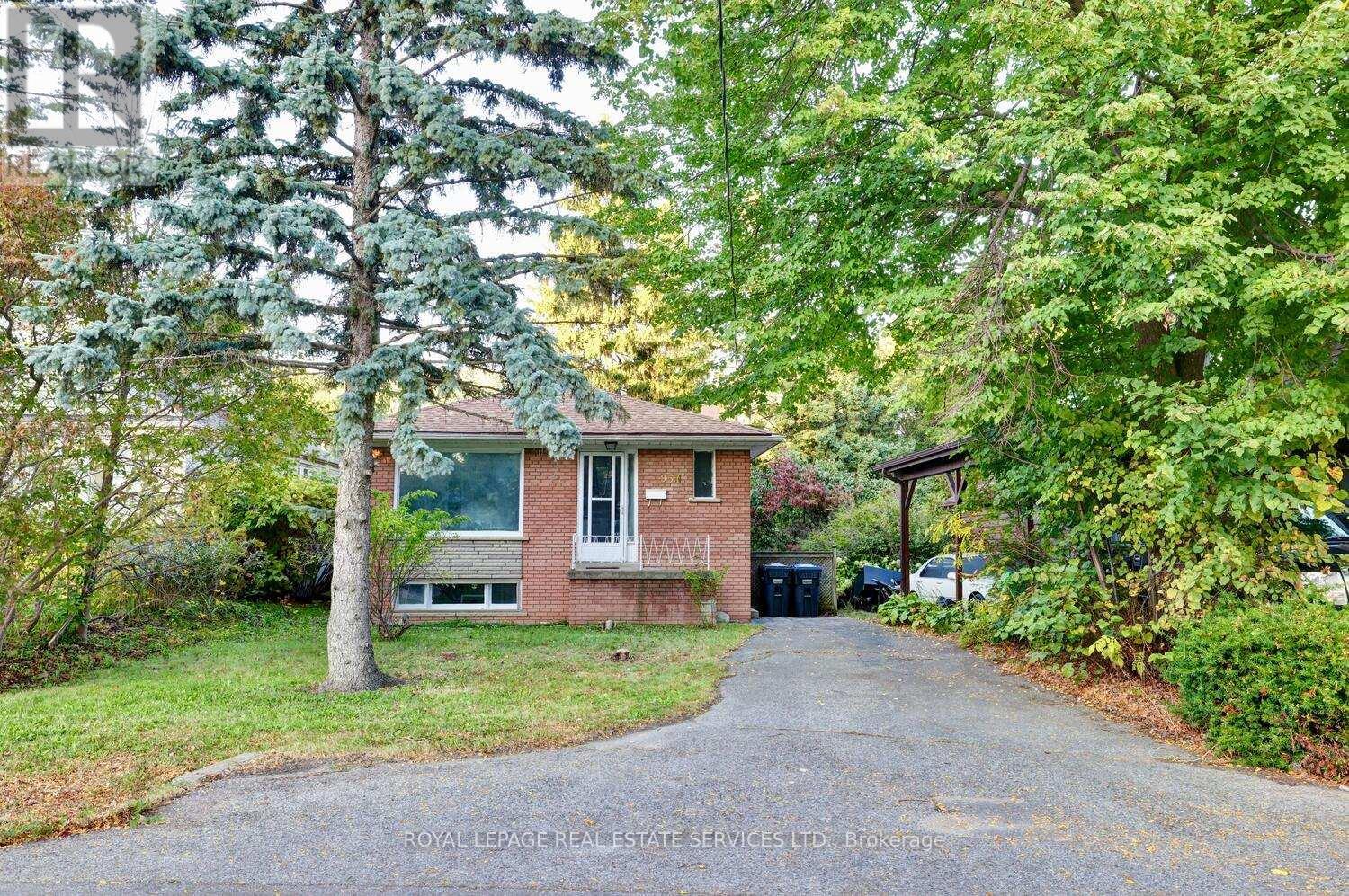 












957 BEECHWOOD AVENUE

,
Mississauga,




Ontario
L5G4E3

