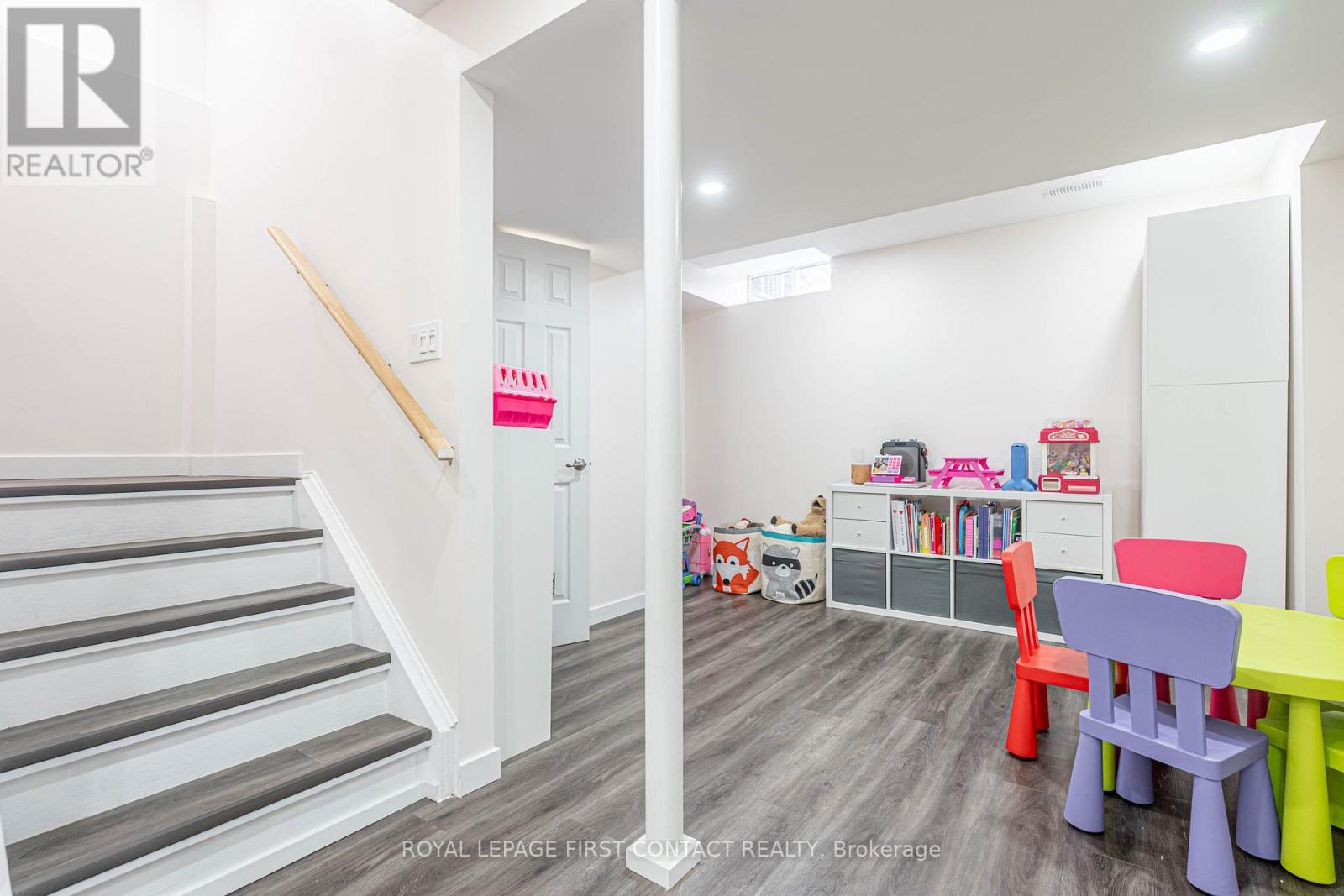 












26 DENEB STREET

,
Barrie,




Ontario
L4M0K6

