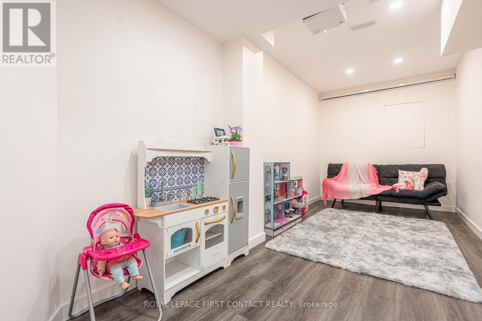 












26 DENEB STREET

,
Barrie,




Ontario
L4M0K6

