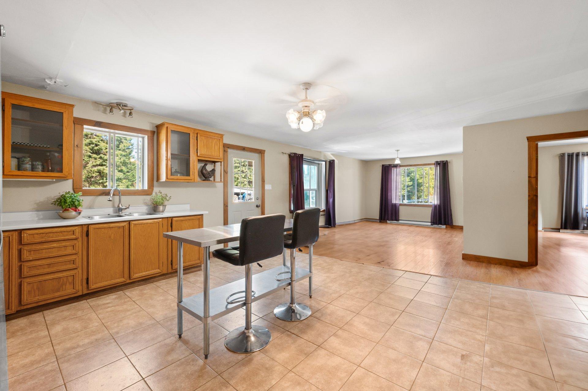 









1034Z


Boul. Rolland-Cloutier

,
Lantier,




QC
J0T1V0

