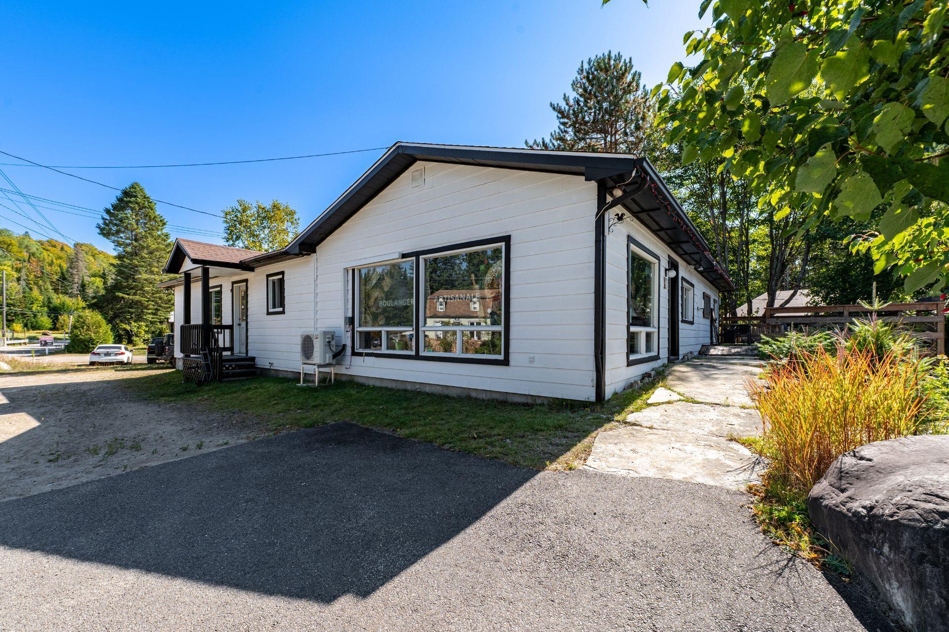 









1034Z


Boul. Rolland-Cloutier

,
Lantier,




QC
J0T1V0

